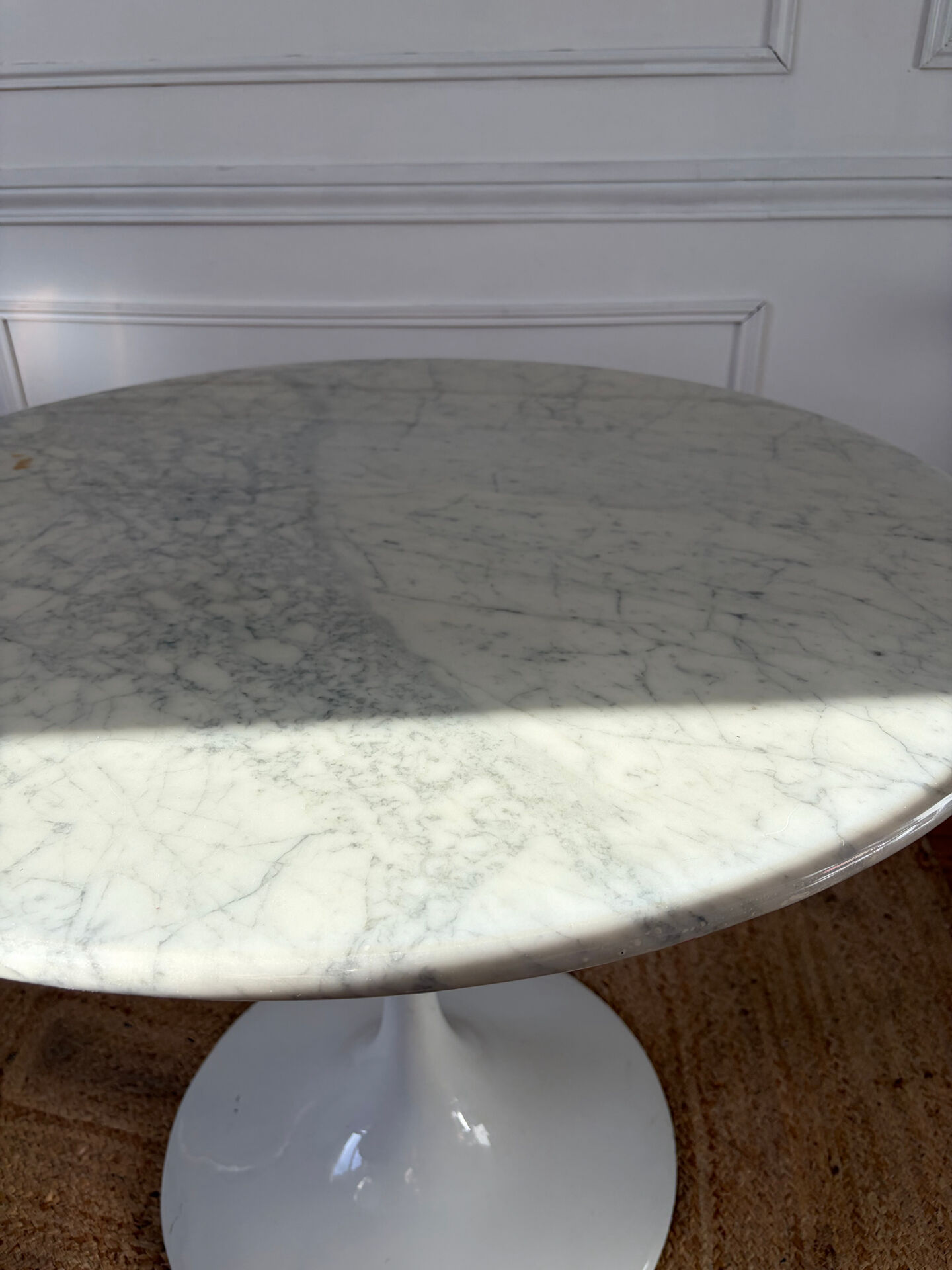 Vintage 1970 marble tulip table