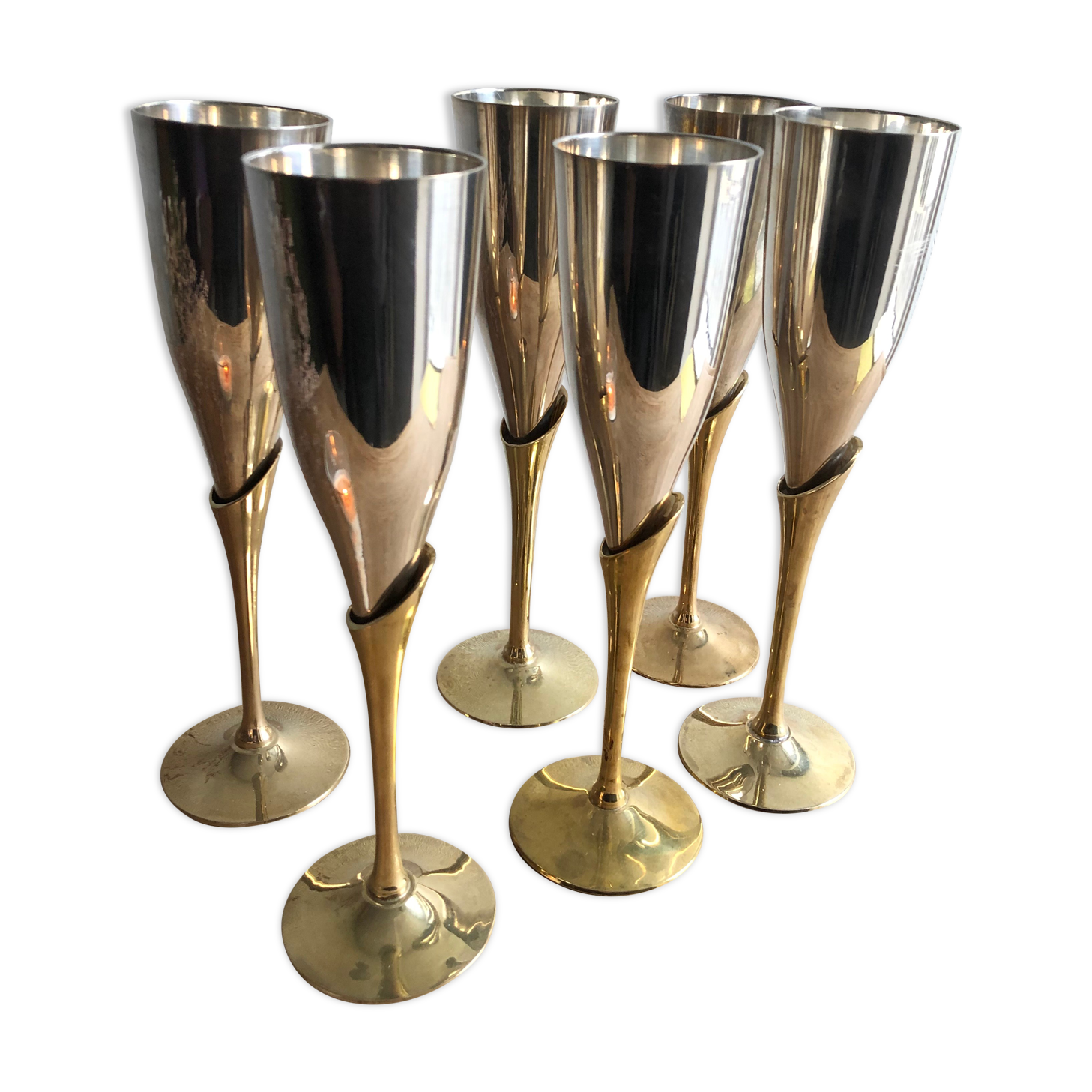 6 flûtes à champagne en laiton doré