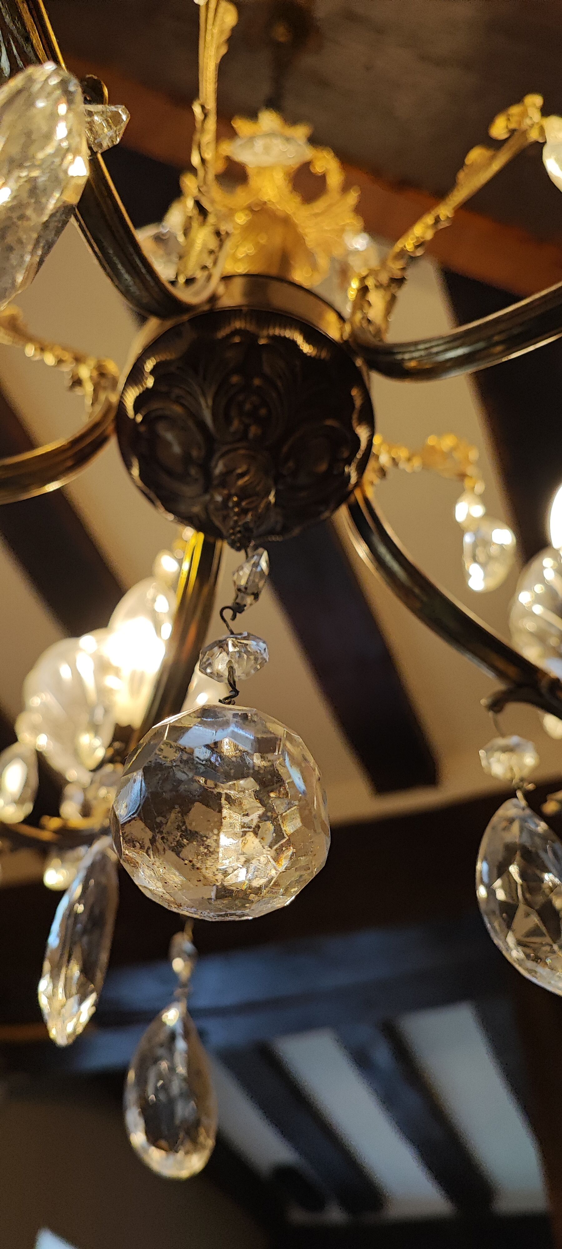 Bronze chandelier with 5-burner tassels