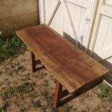 Firm-style coffee table