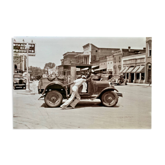 Photograph by Walker Evans – Street scene in Greensboro, Alabama (1936)