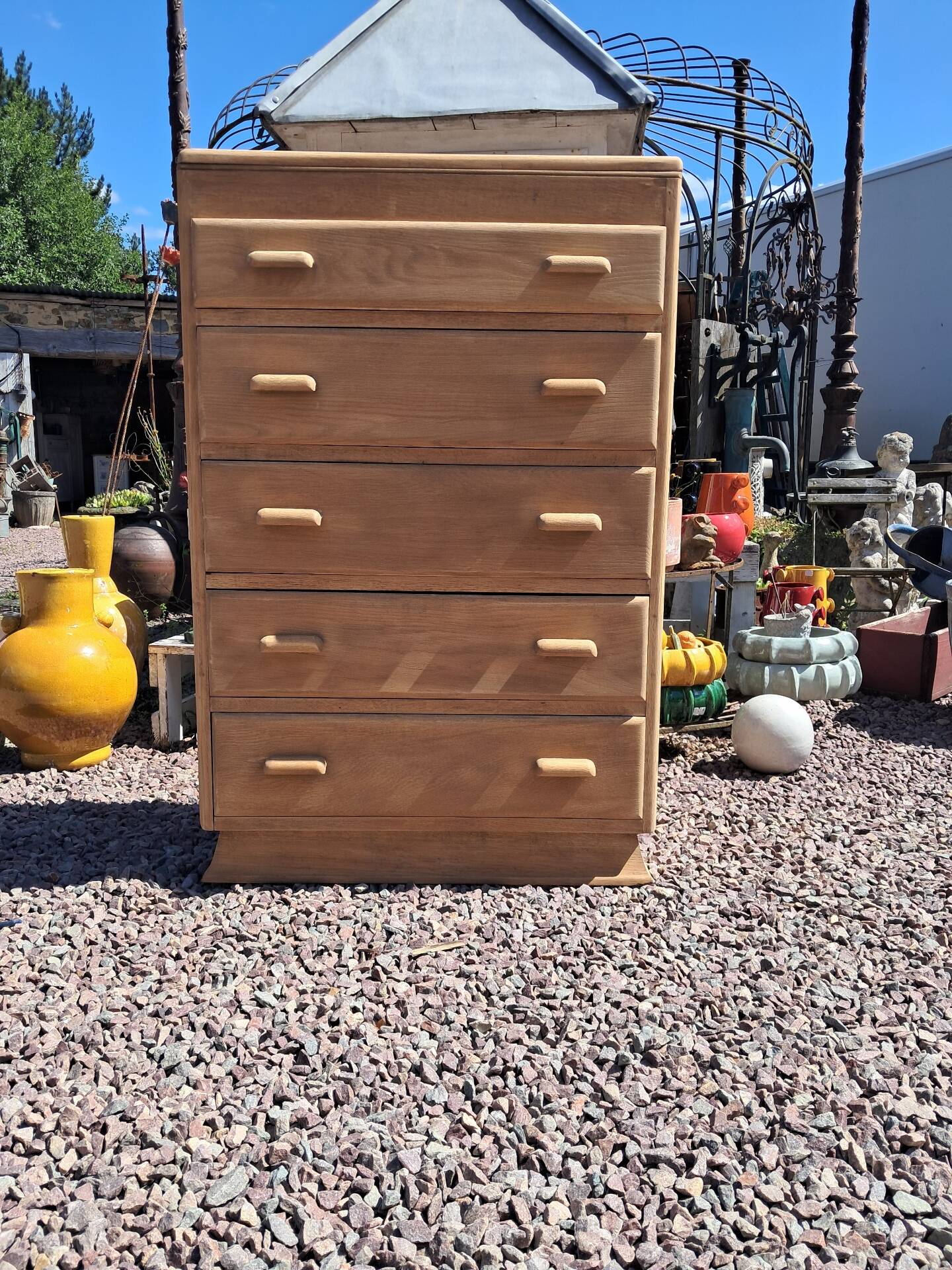 Chest of drawers