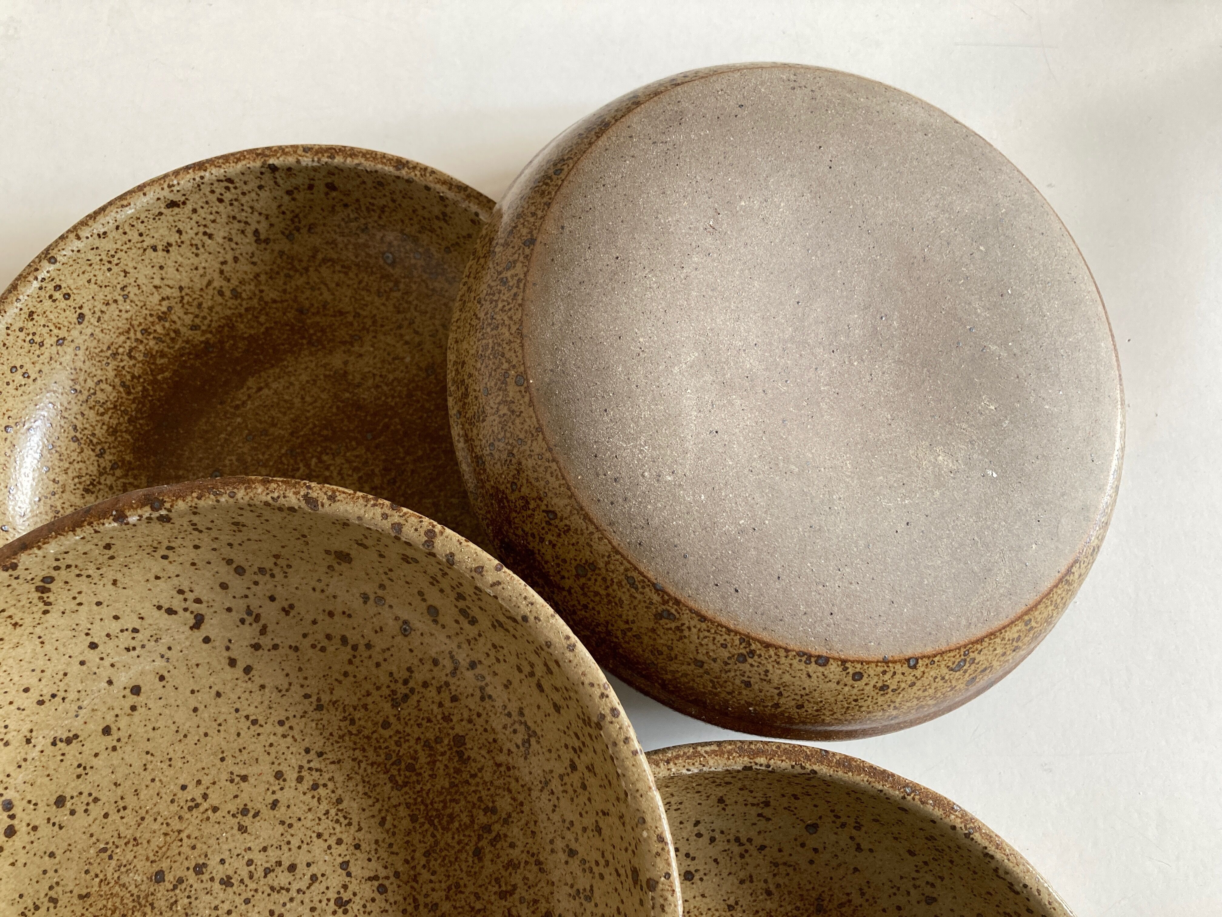 Set de 6 assiettes calotte en grès de potier