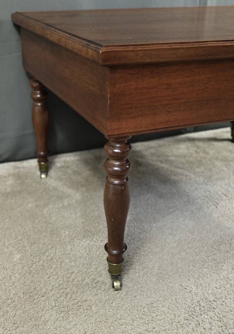 Rolling coffee table in solid mahogany, Louis-Philippe style – Late 19th century