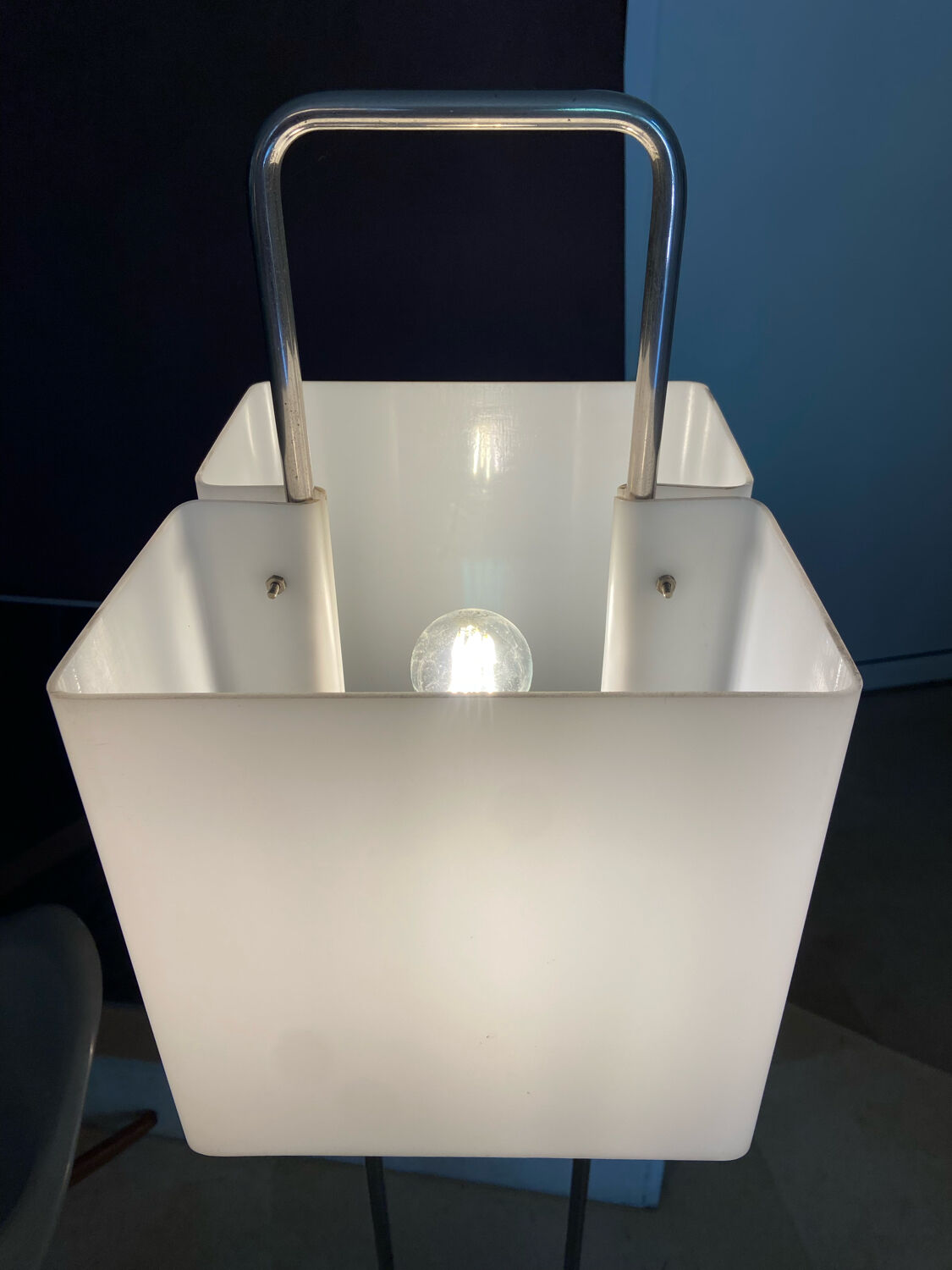 Lampadaire italien chrome et altuglas 1960