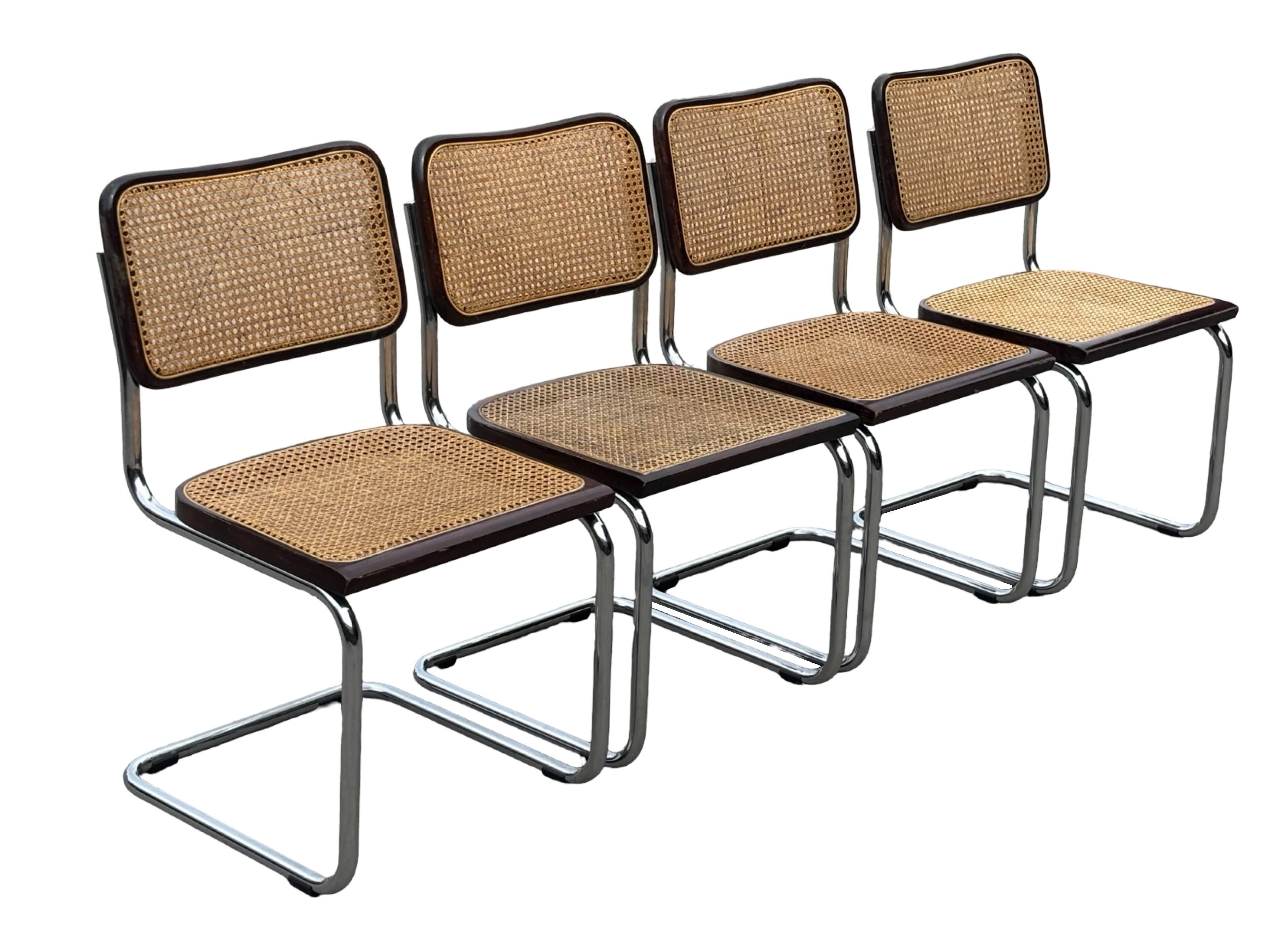 Ensemble de 4 chaises Cesca B32 conçues par Marcel Breuer, cadre marron foncé.