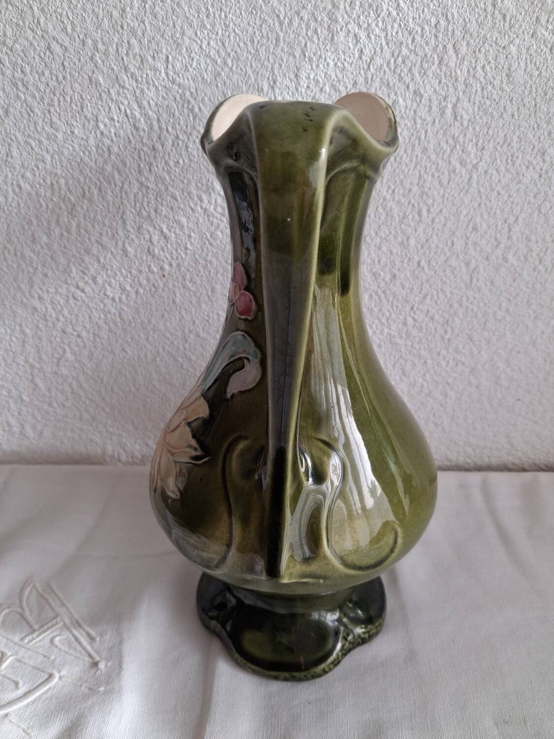Art Nouveau pitcher in slipware