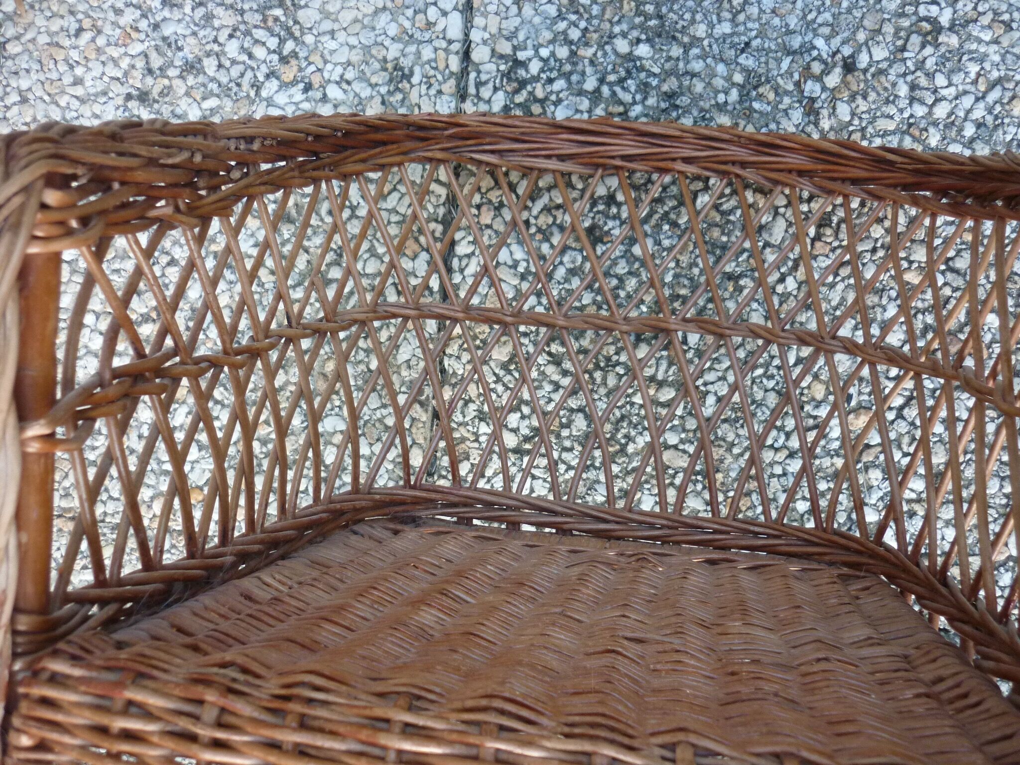 Fauteuil corbeille enfant en osier tressé vintage