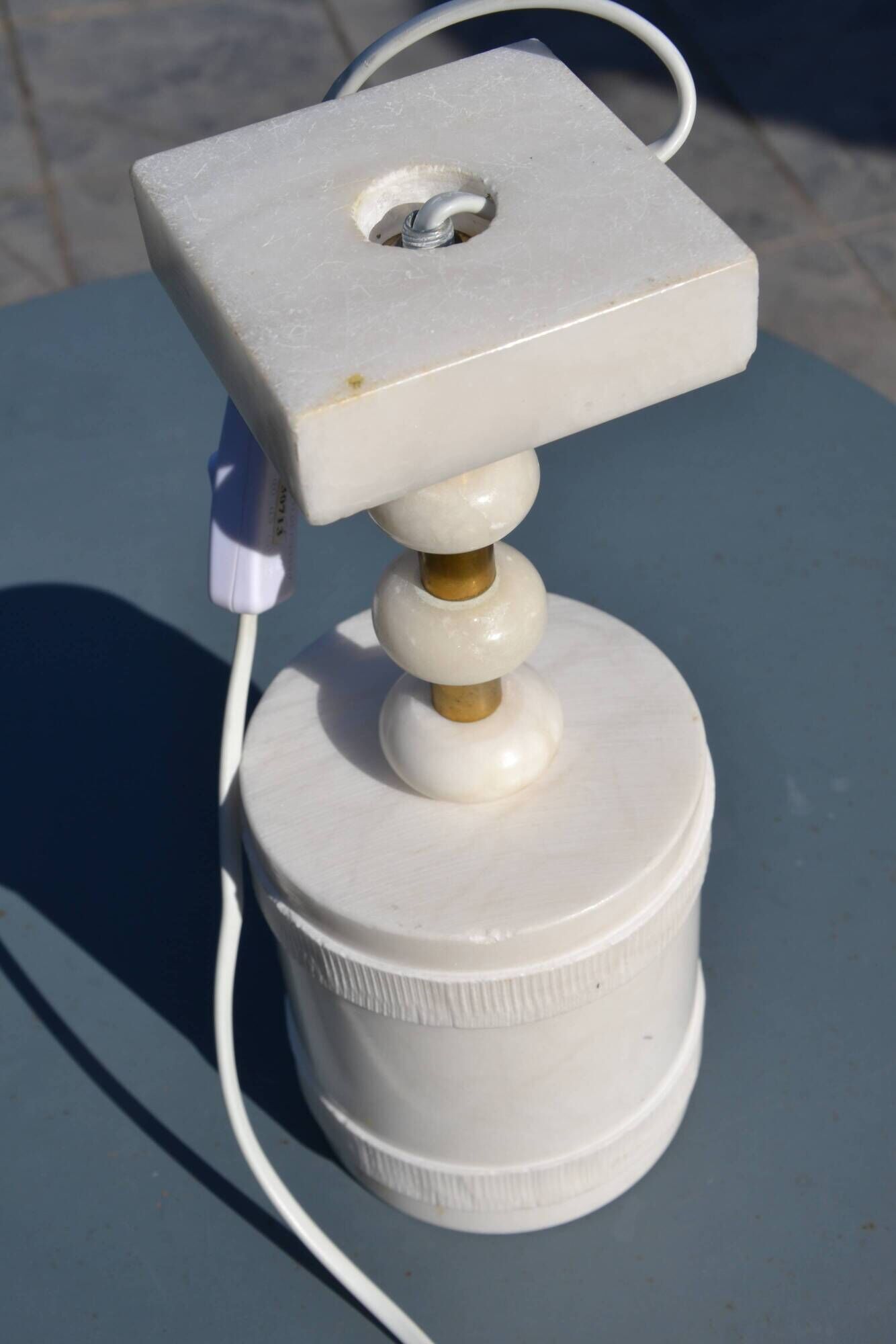 Lamp in white alabaster and brass