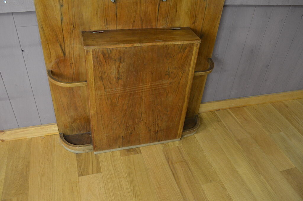 Art-deco cloakroom in walnut 1930/1940