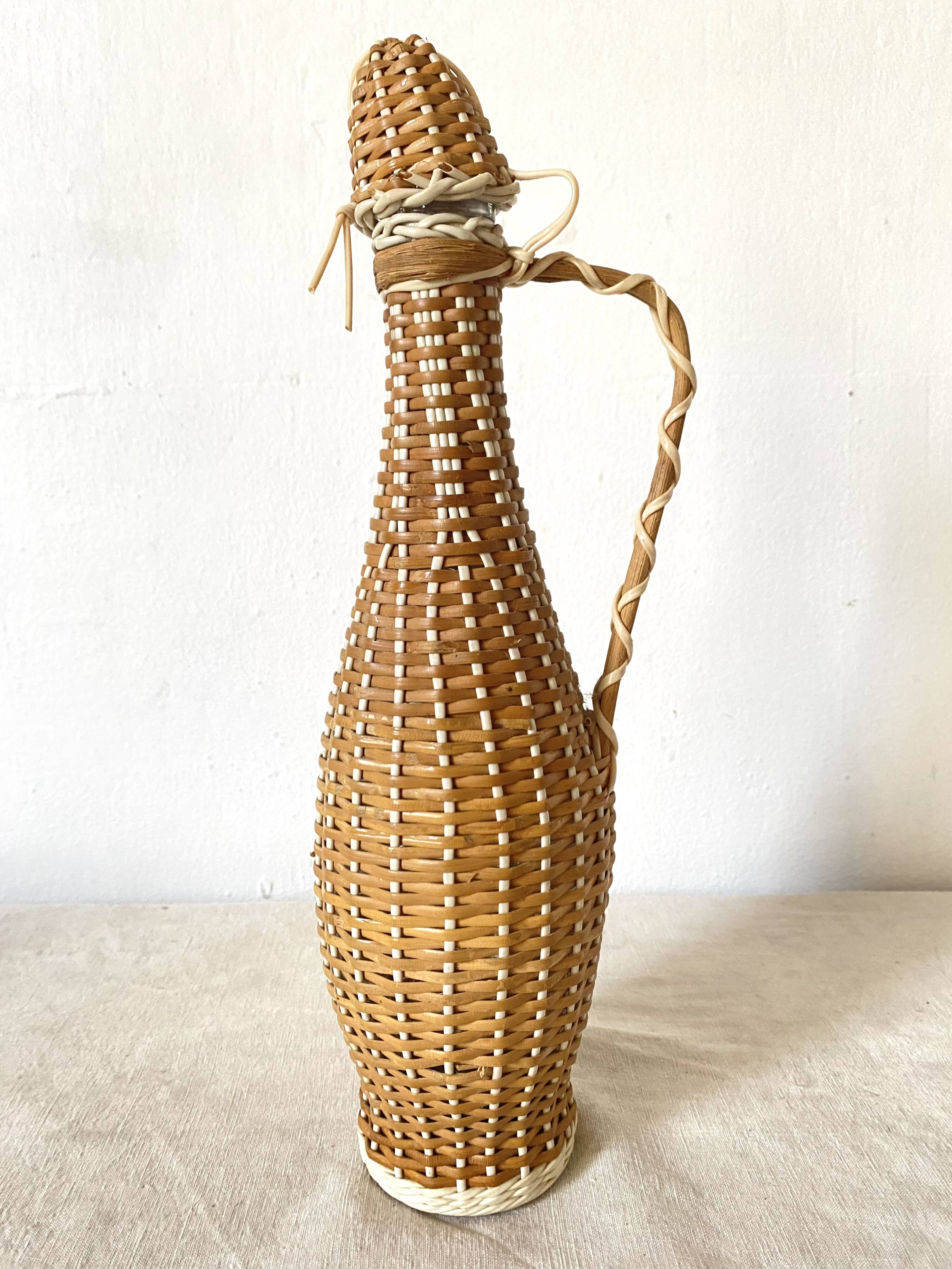 Rattan and scoubidou bottle