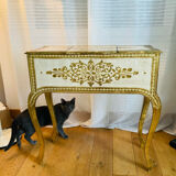 Venetian dresser from the 1960s/70s in carved wood with floral motifs.