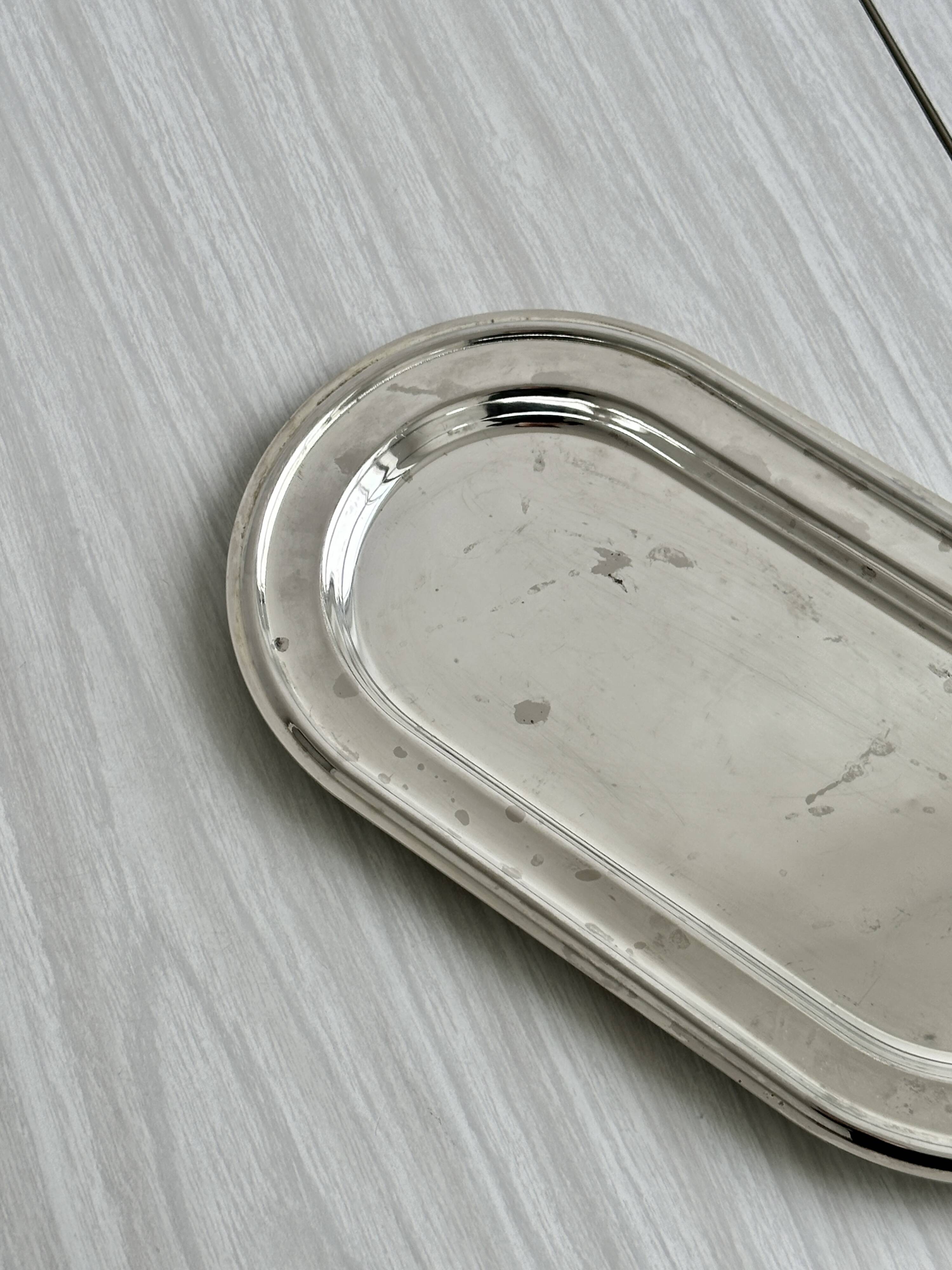 Petit plateau ovale vintage en métal léger brillant