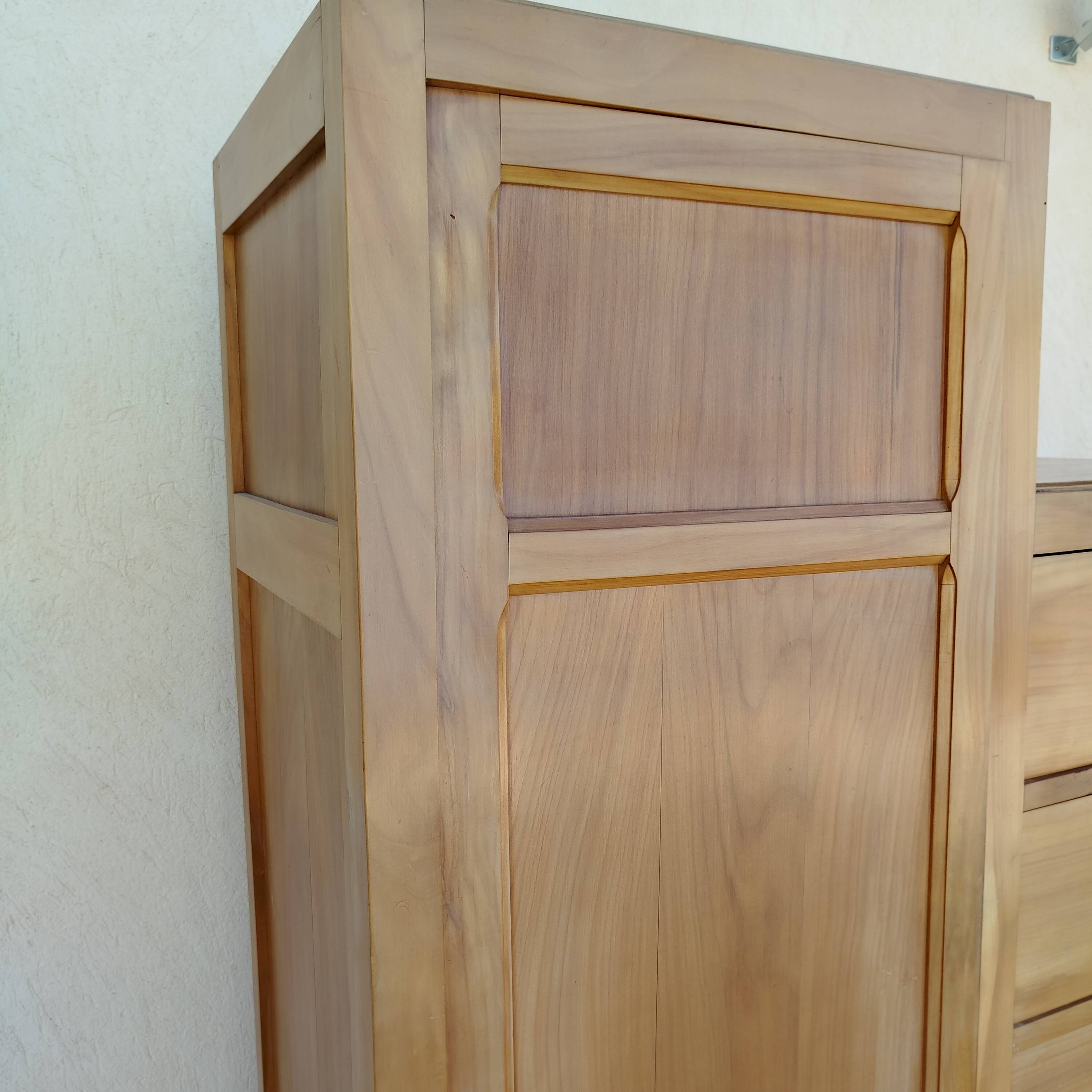 Asymmetrical furniture with compass feet from the 50s/60s