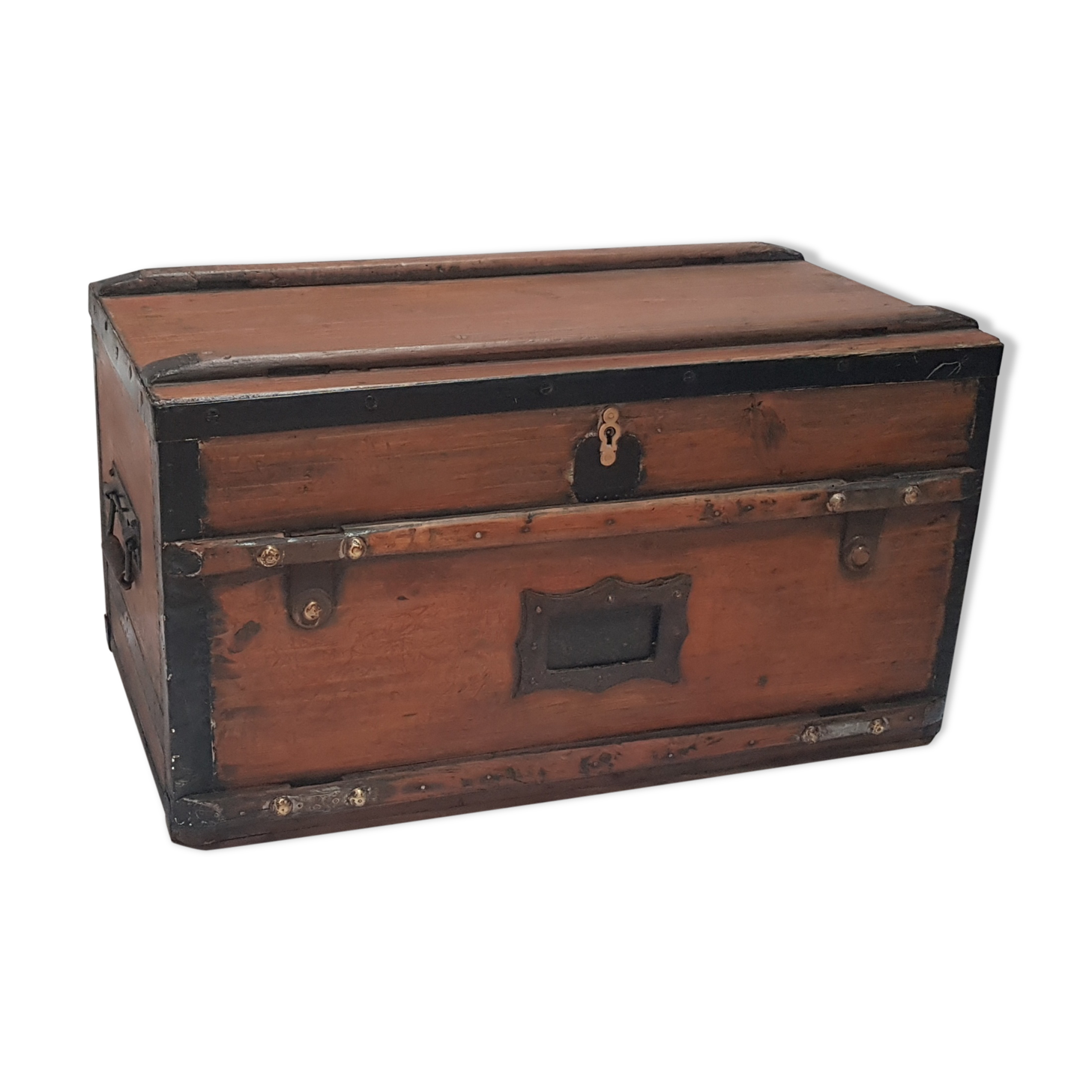 Former wooden travel trunk