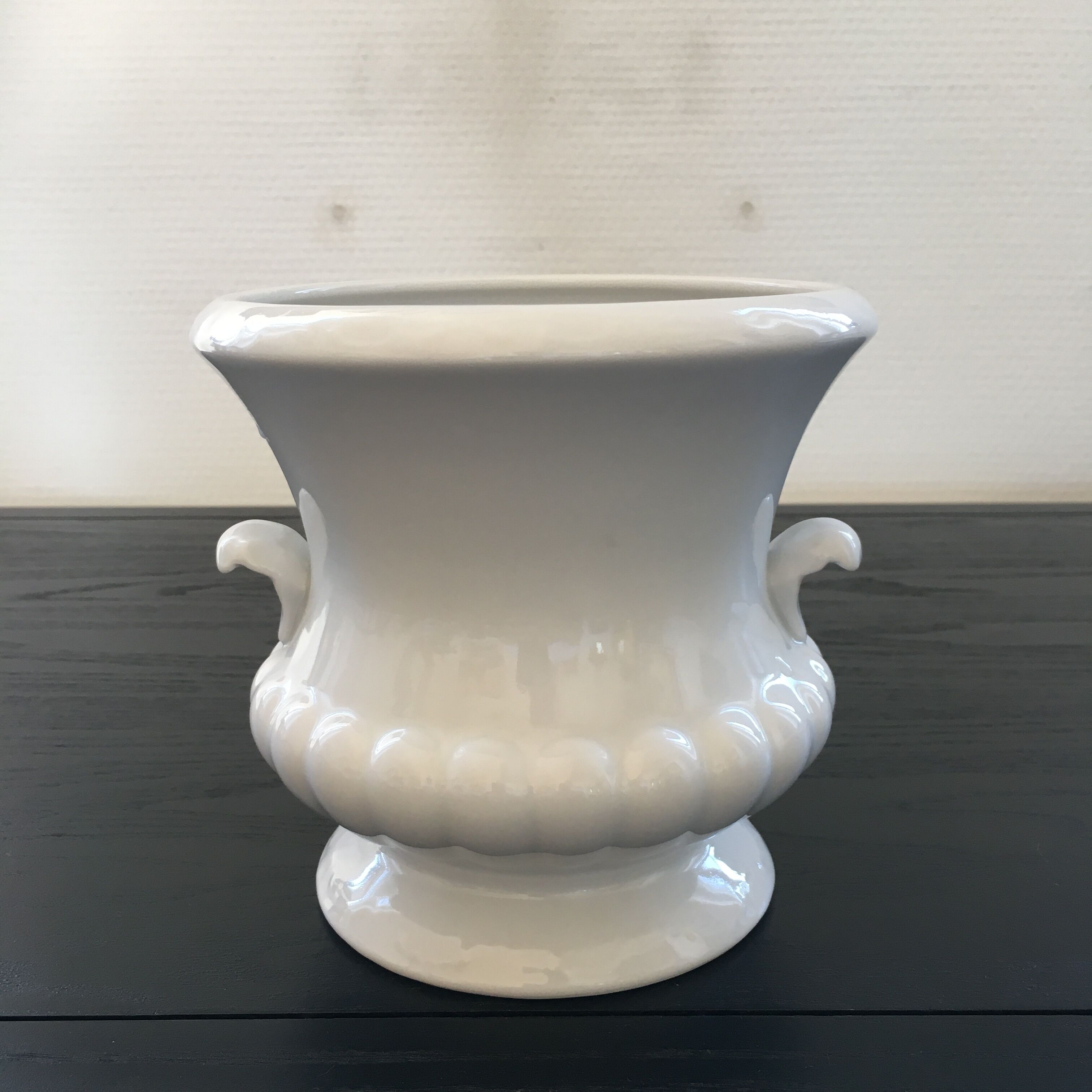 Medici style white pot cover