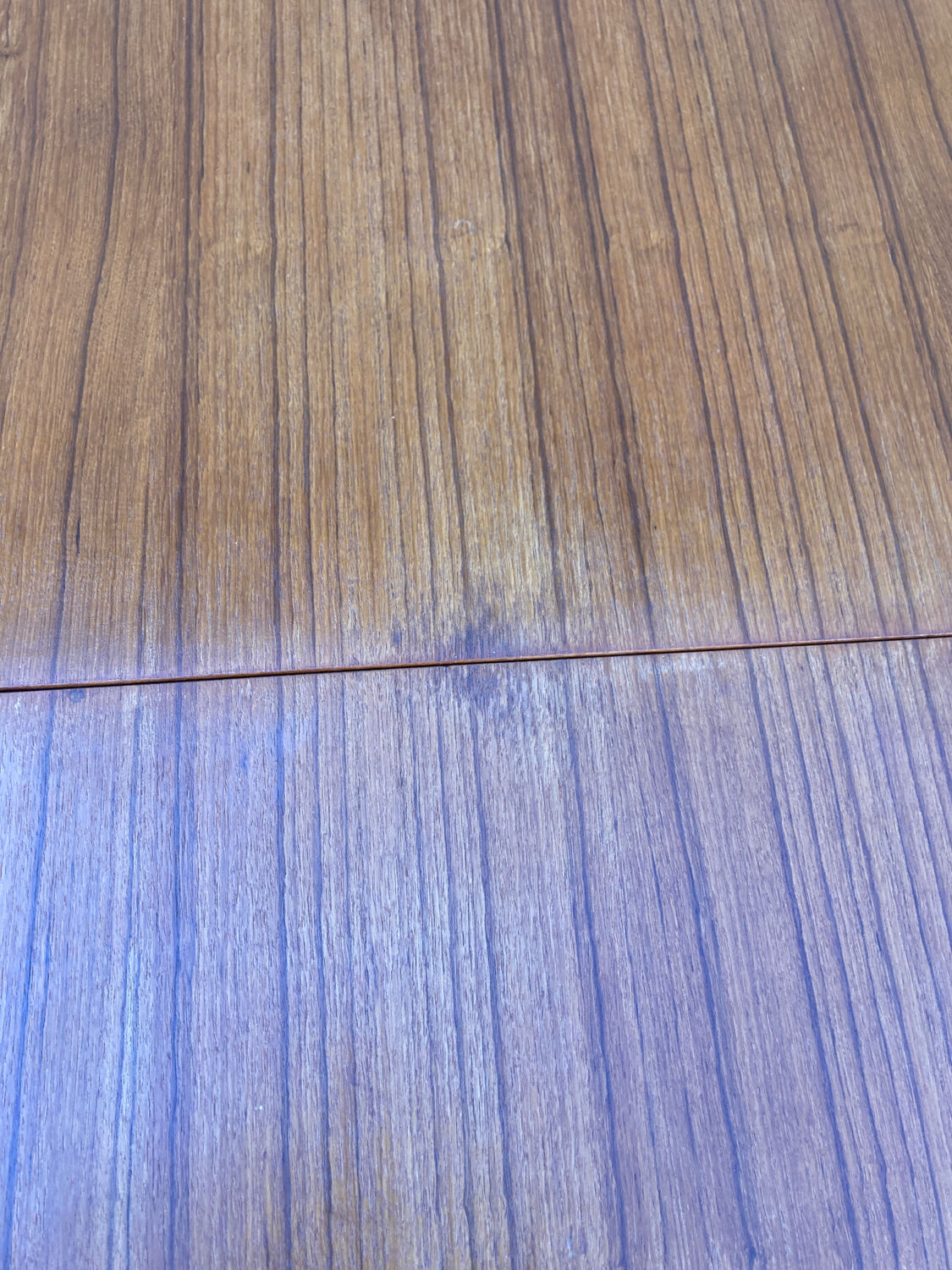 Scandinavian extendable round table