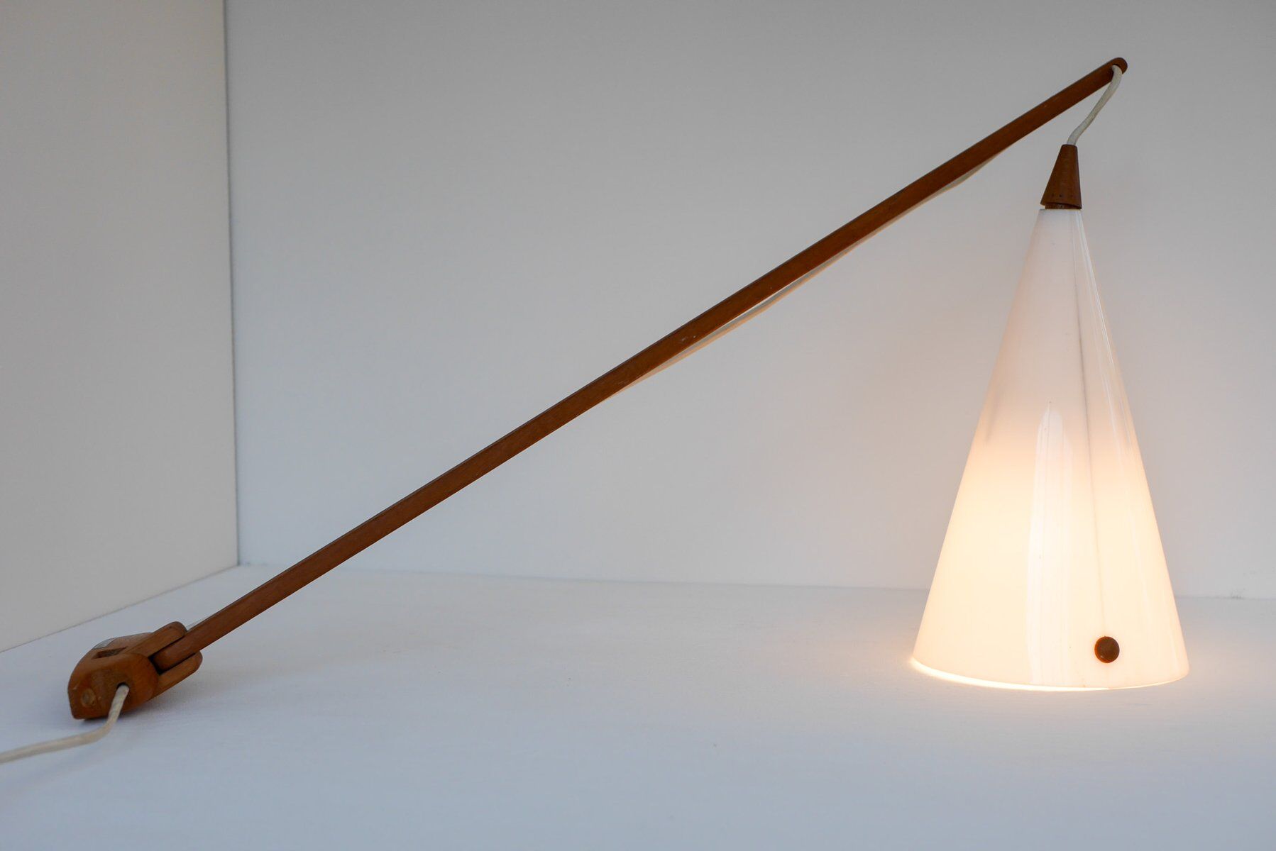 Mid-century Swedish wall lamp in teak by Uno and Östen Kristiansson for Luxus, 1960s