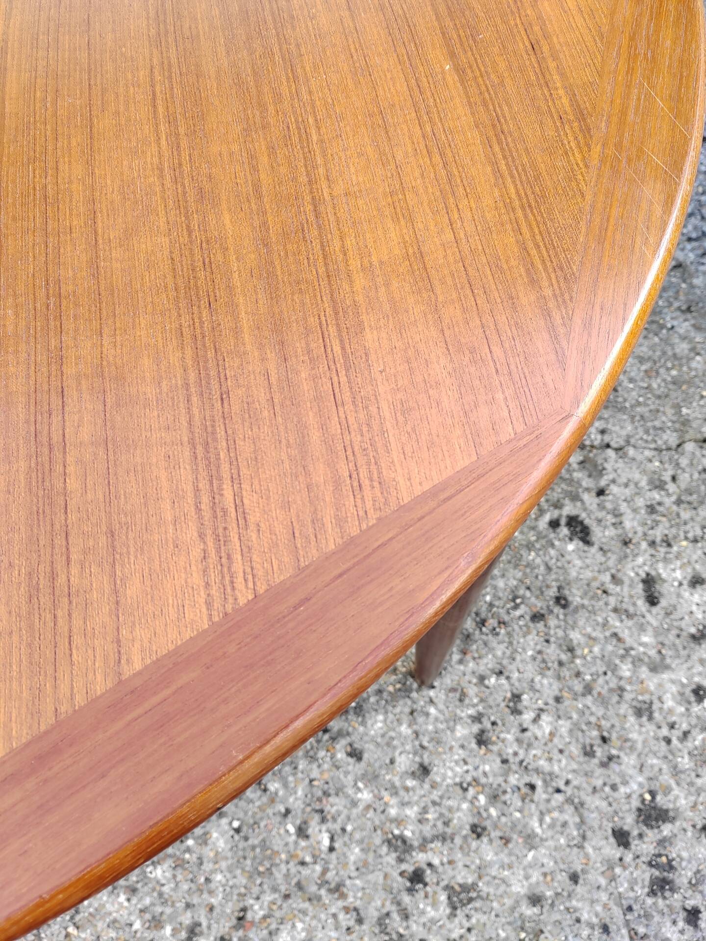 Extendable Scandinavian table