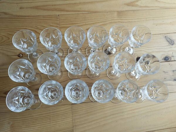 Service de 18 verres en cristal ''Auteuil'' – Cristal d'Arques – France