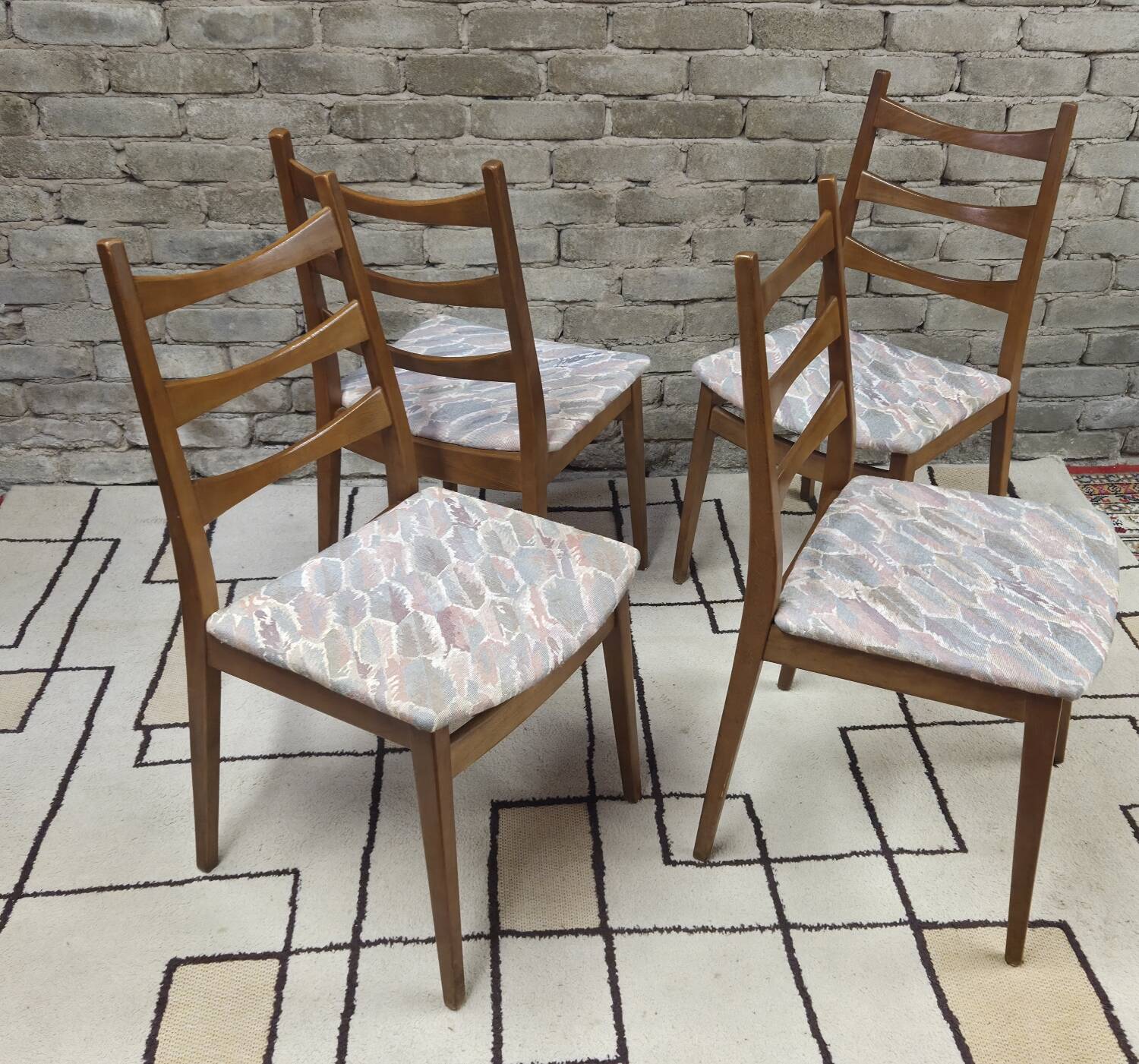 Set of 4 vintage Welzel chairs in 1970s Scandinavian style.