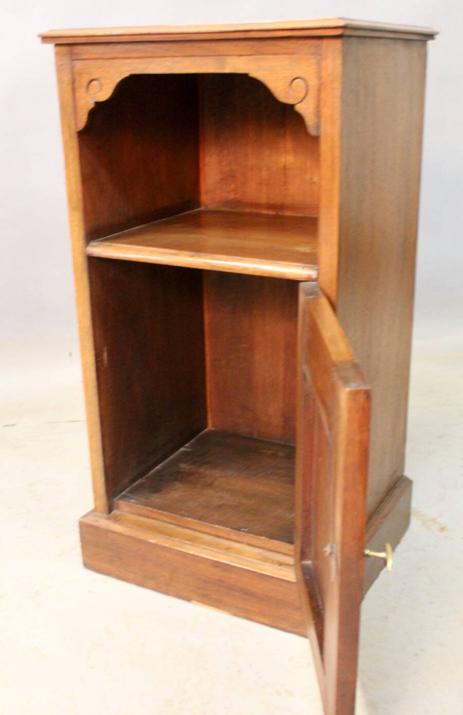 English Mahogany Nightstand 1900
