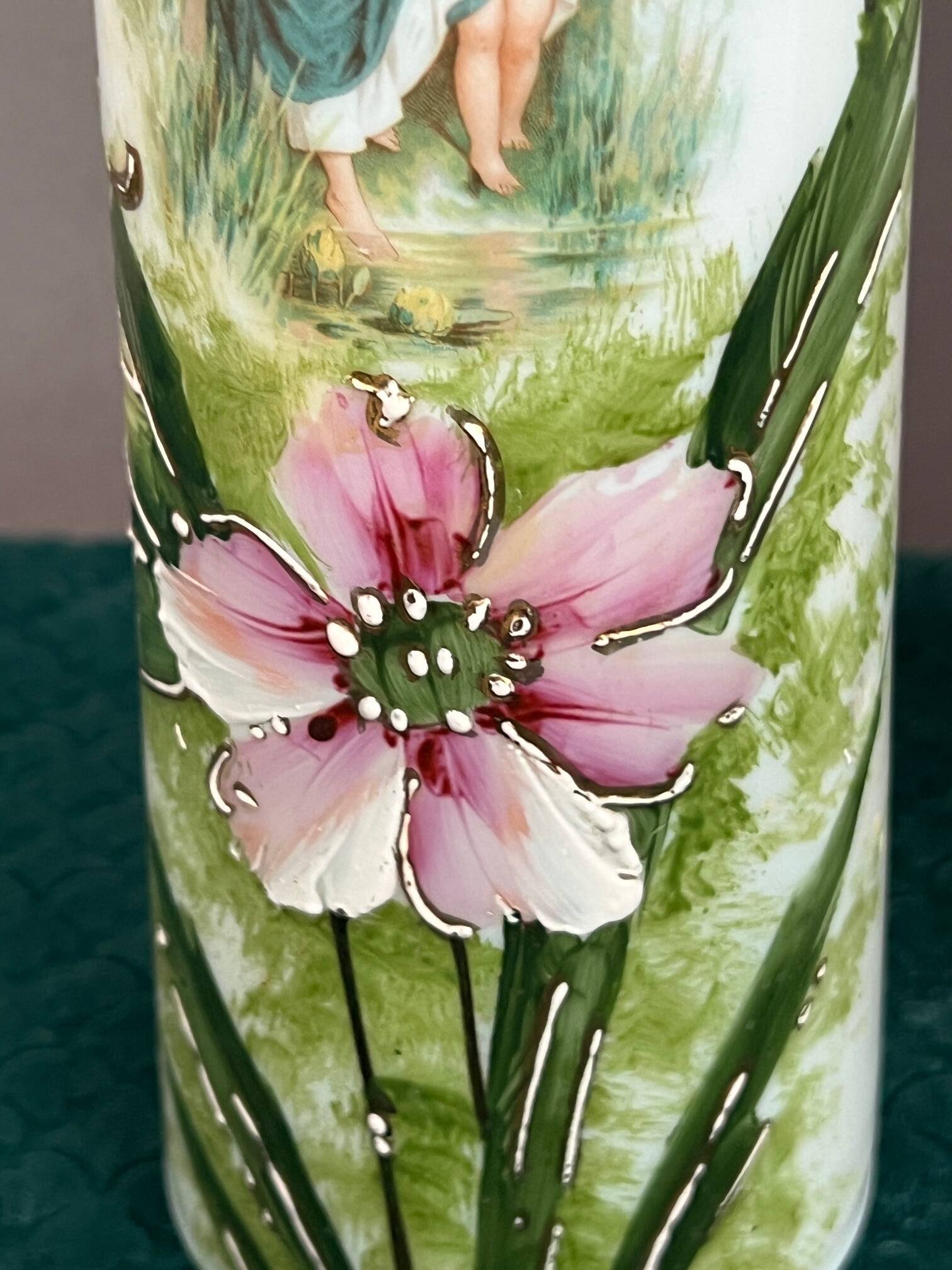 Paire de vases en opaline. Peints à la main.
