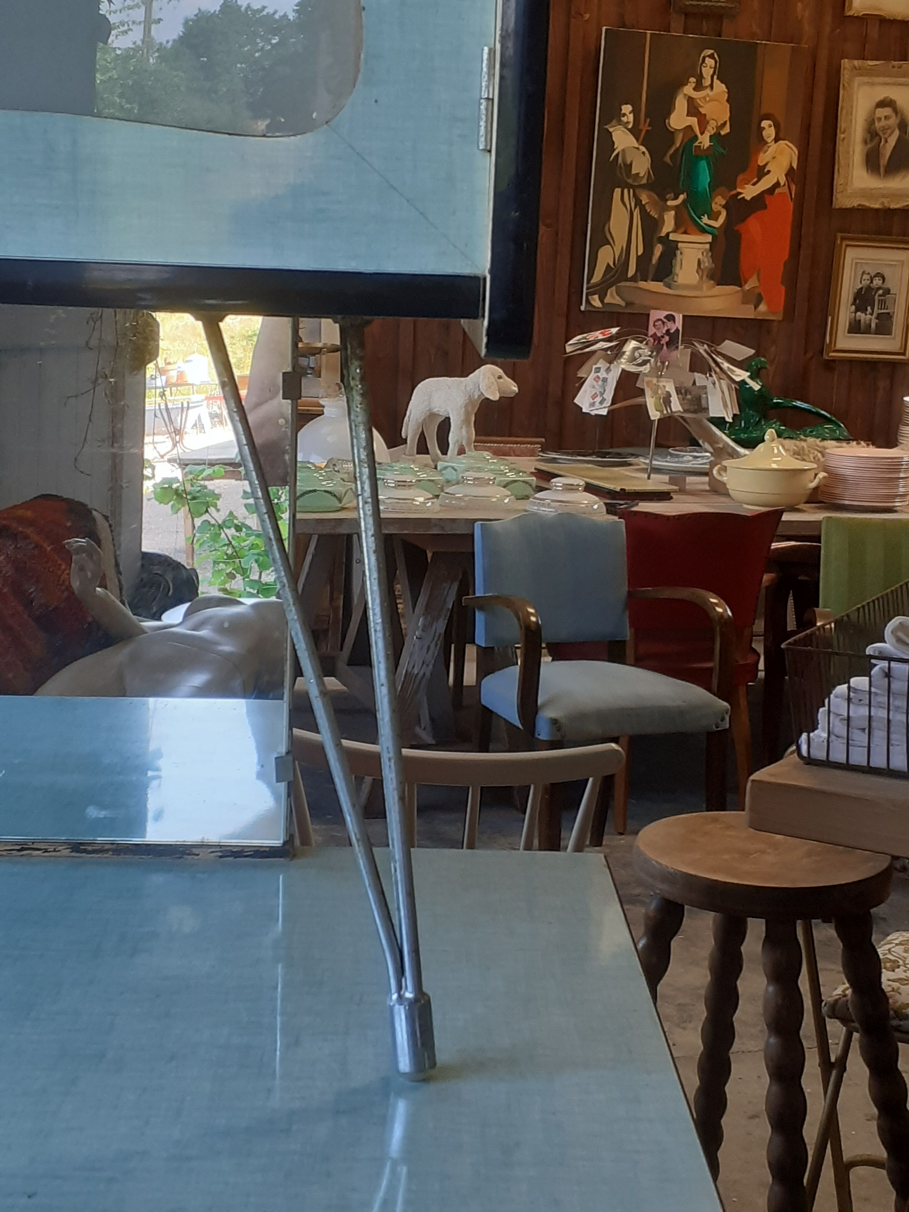 Buffet in green formica.