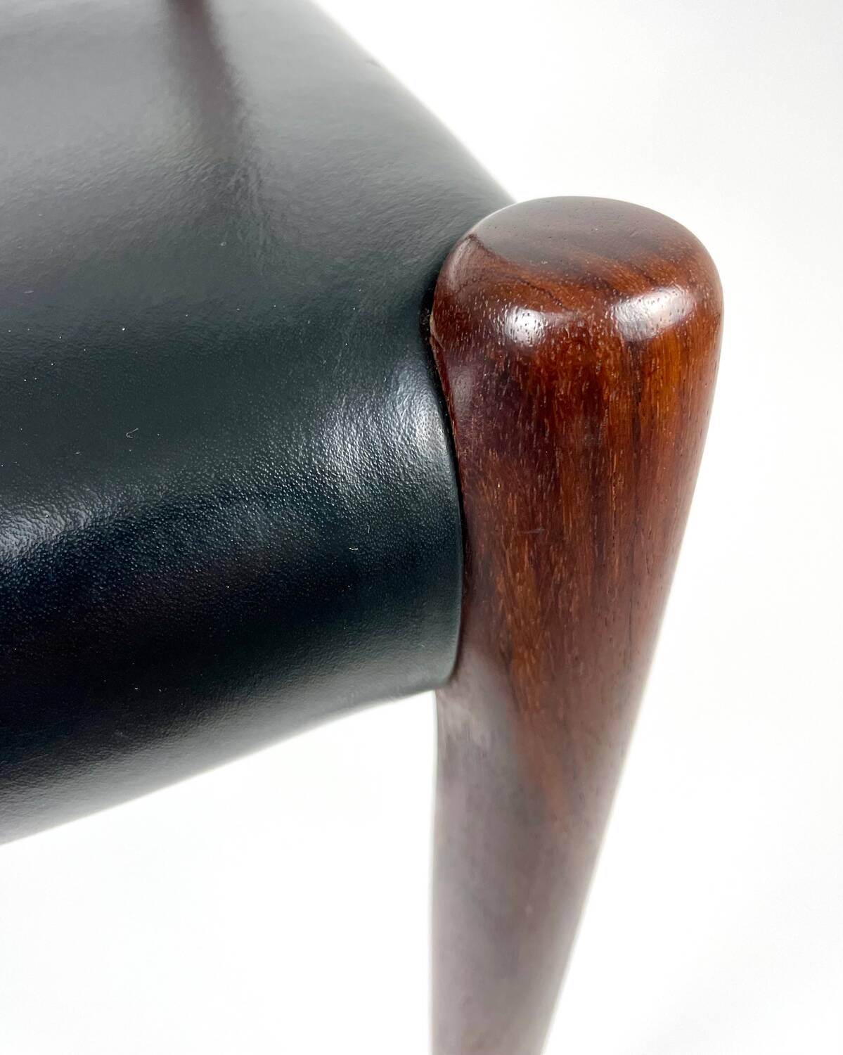 Set of 2 Niels Møller Model No 82 Chairs in Rosewood & Leather Denmark 60’s