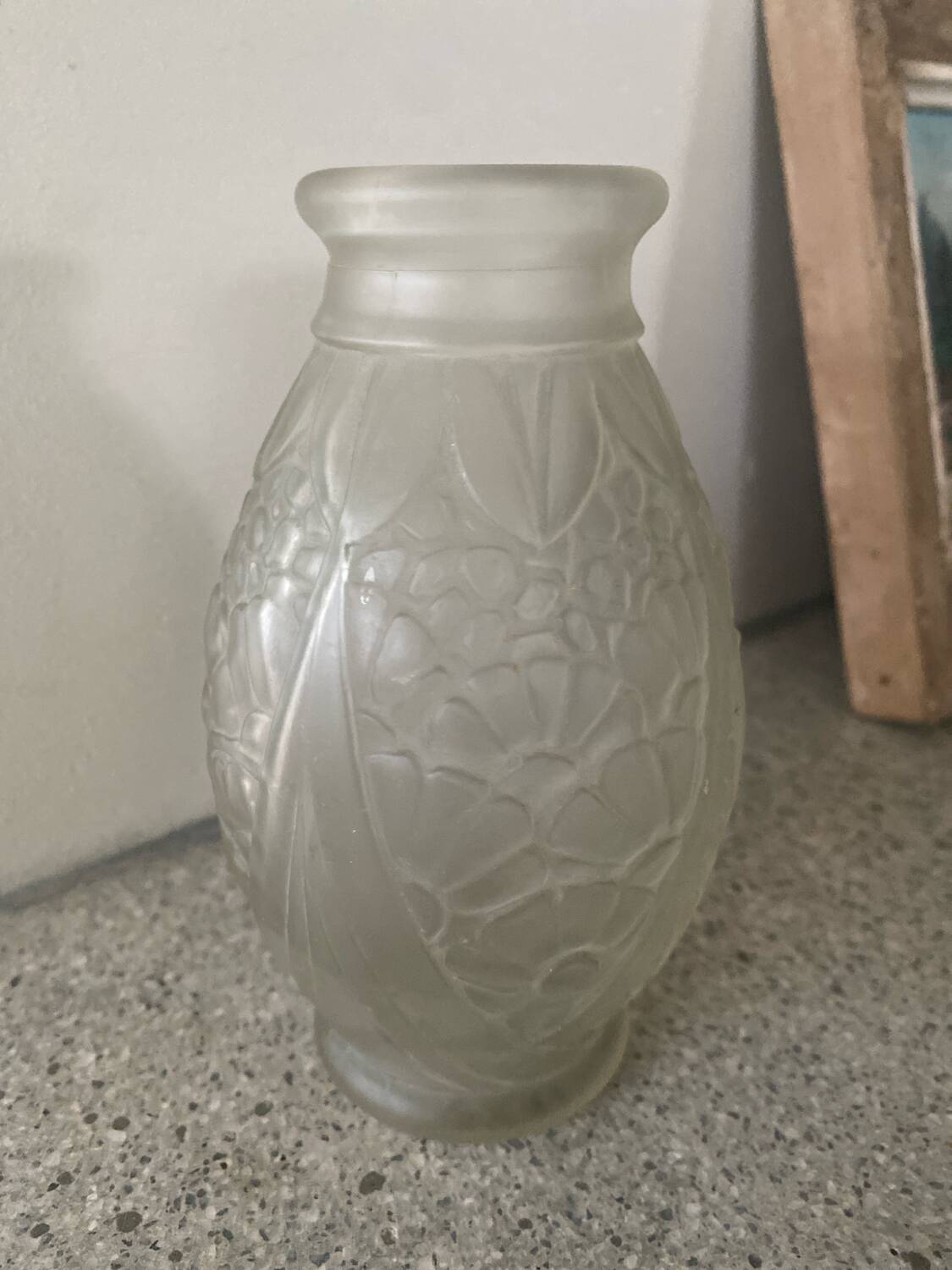 Joma frosted glass vase