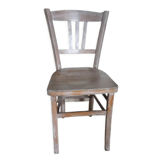 Chaise en bois de bistrot