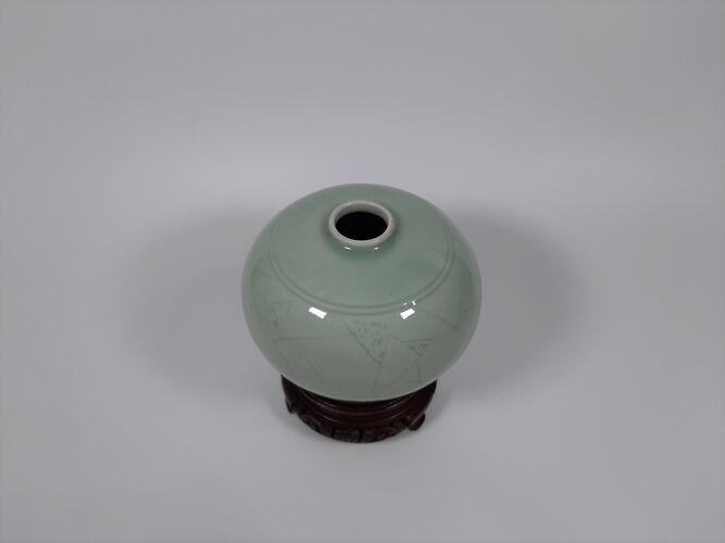 Vase en céramique céladon chinois du milieu du XXème siècle