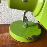 Spot articulated green laqué metal