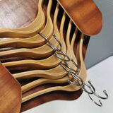 Very beautiful vintage hanger holder, including 7 matching hangers.