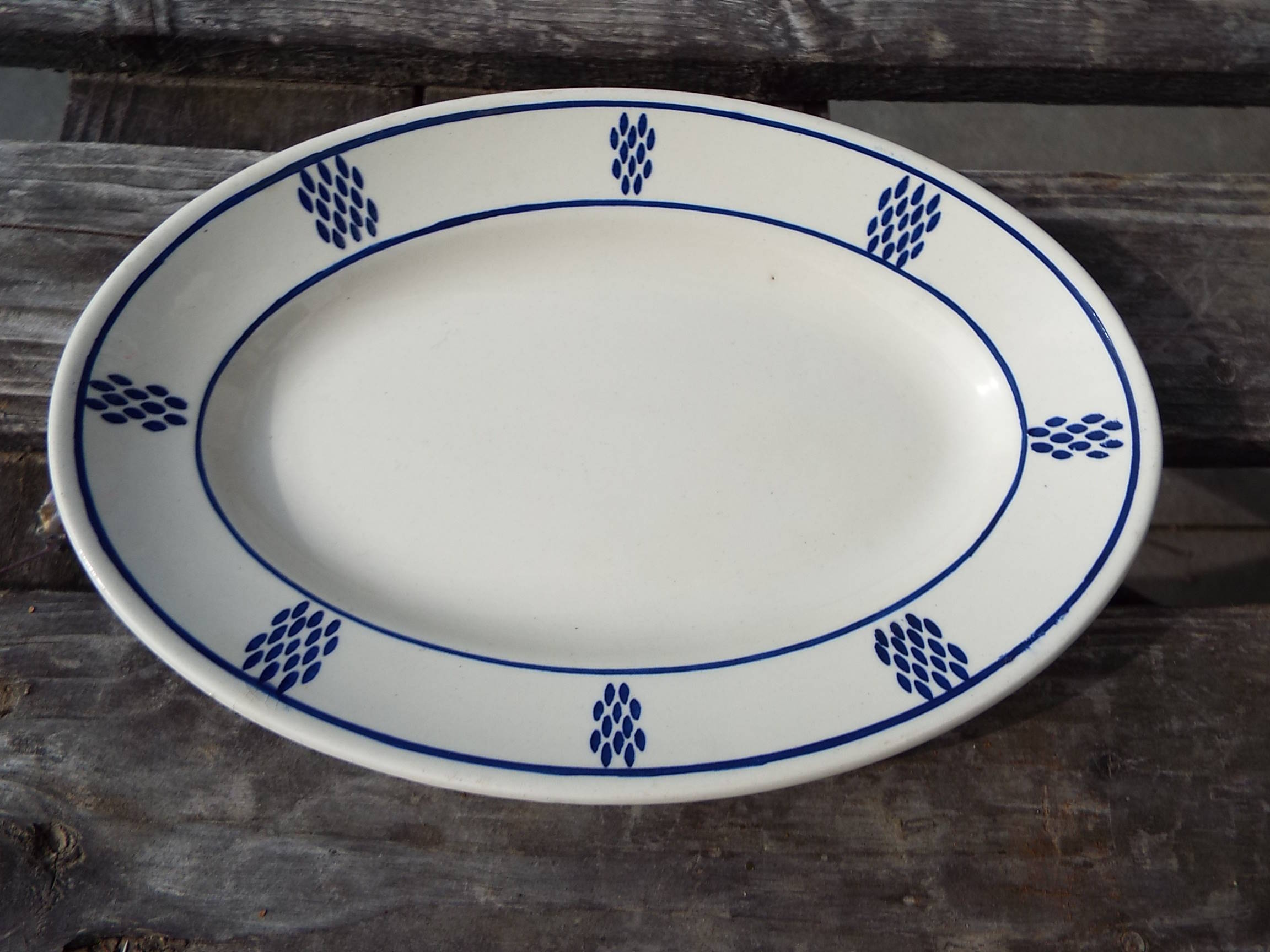 2 flat plates and 1 ravier Lunéville