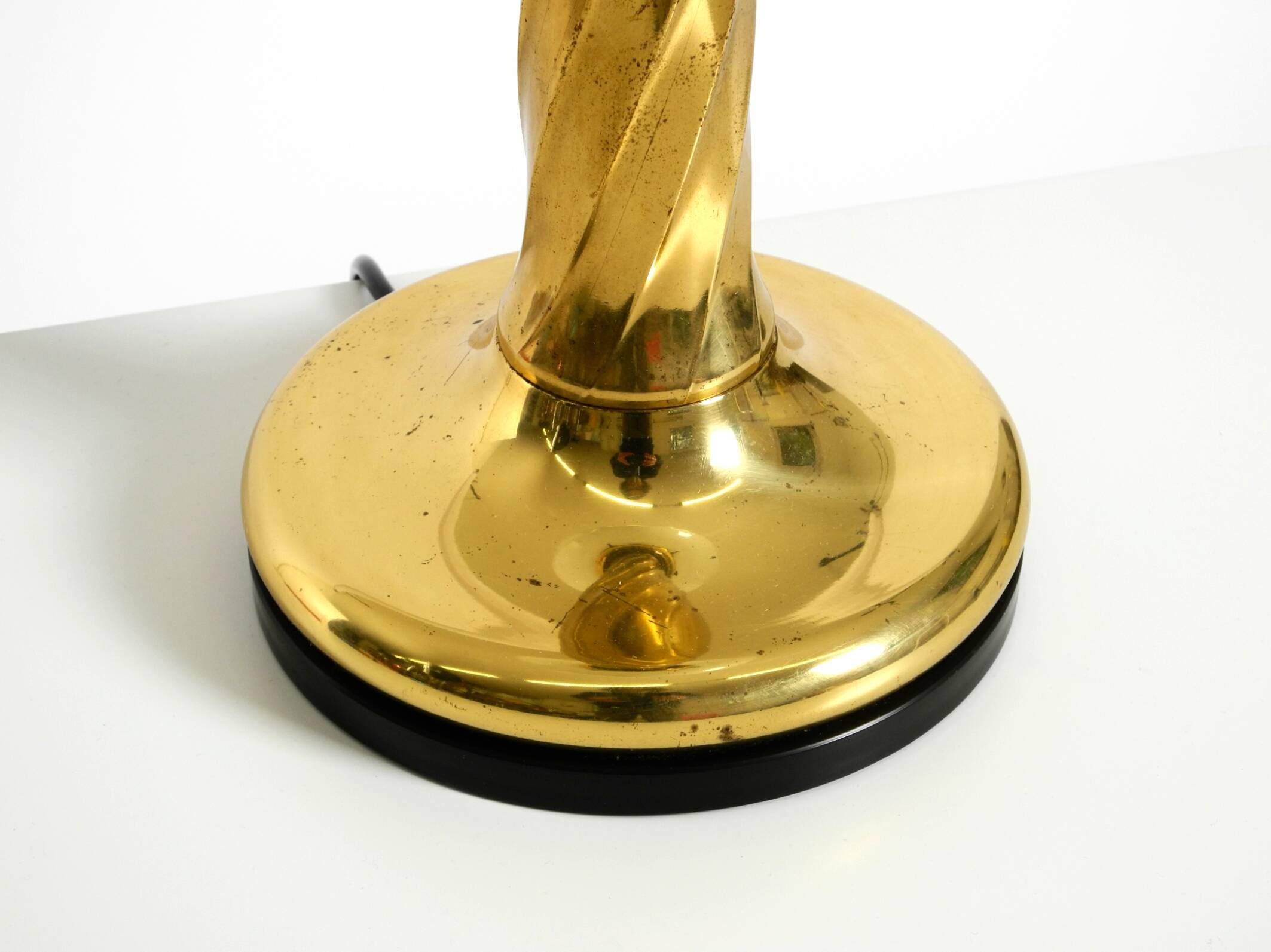 Large 1960s brass column-style table lamp with frosted glass globe