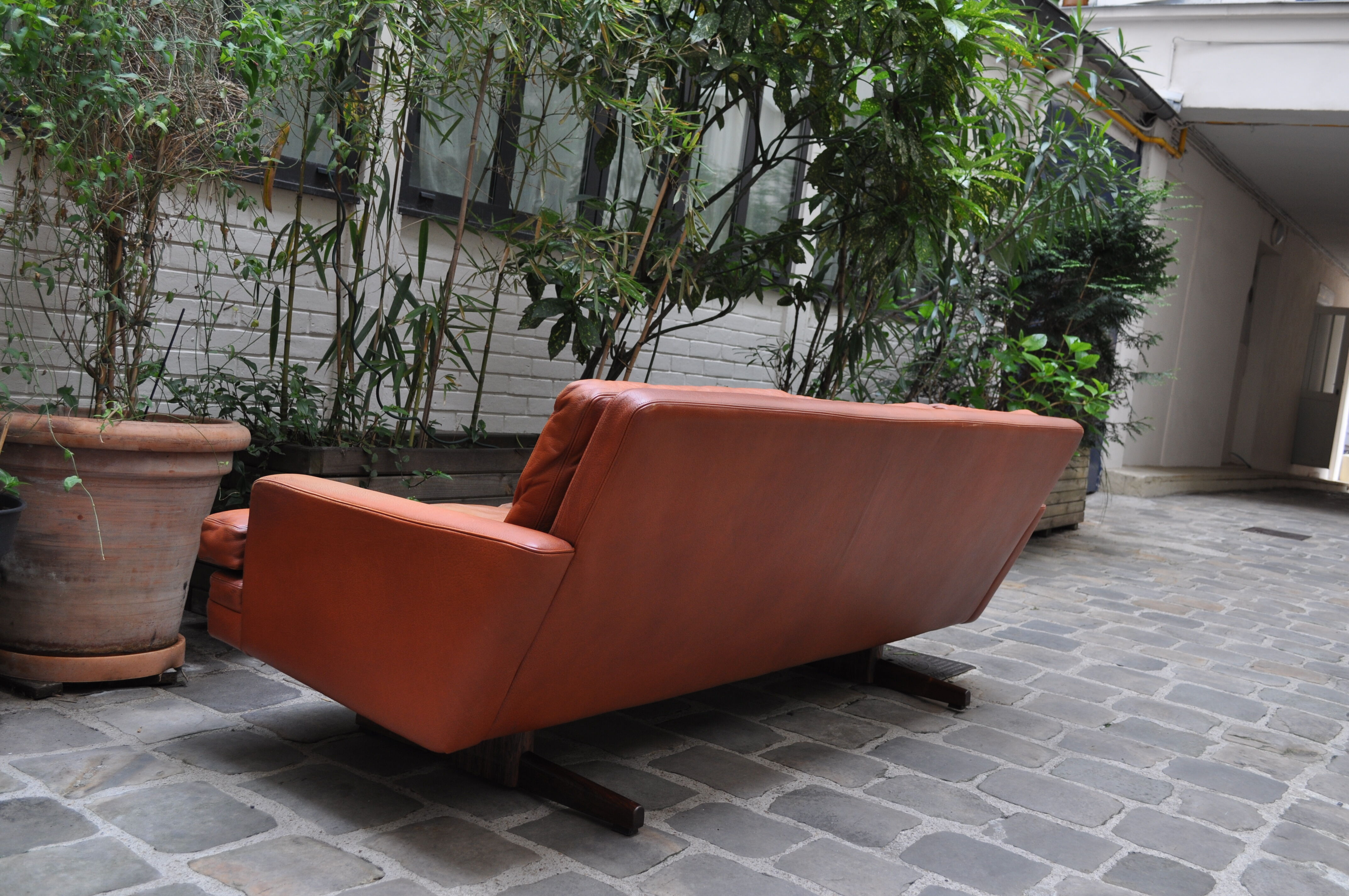 Scandinavian leather and rosewood sofa Fredrik Kayser 1965, 3 places