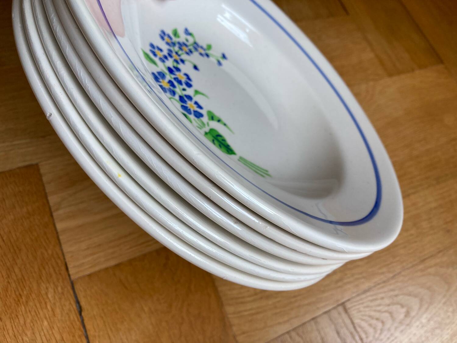 6 assiettes creuses Niderviller à décor de fleurs bleues
