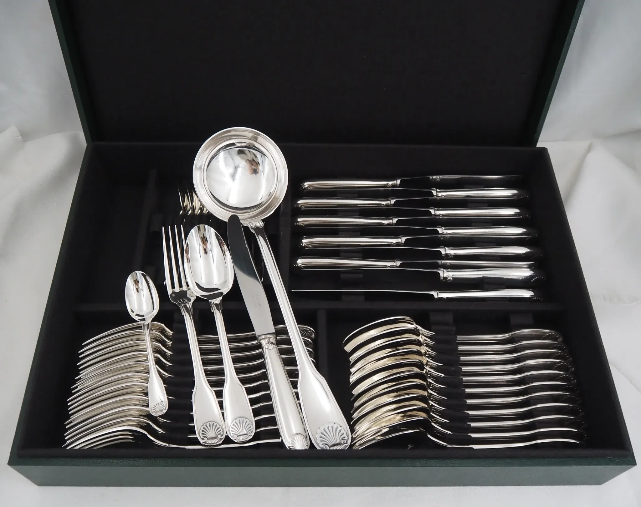 Christofle Vendôme Shell, cutlery set 49 pieces, silver-plated knives.