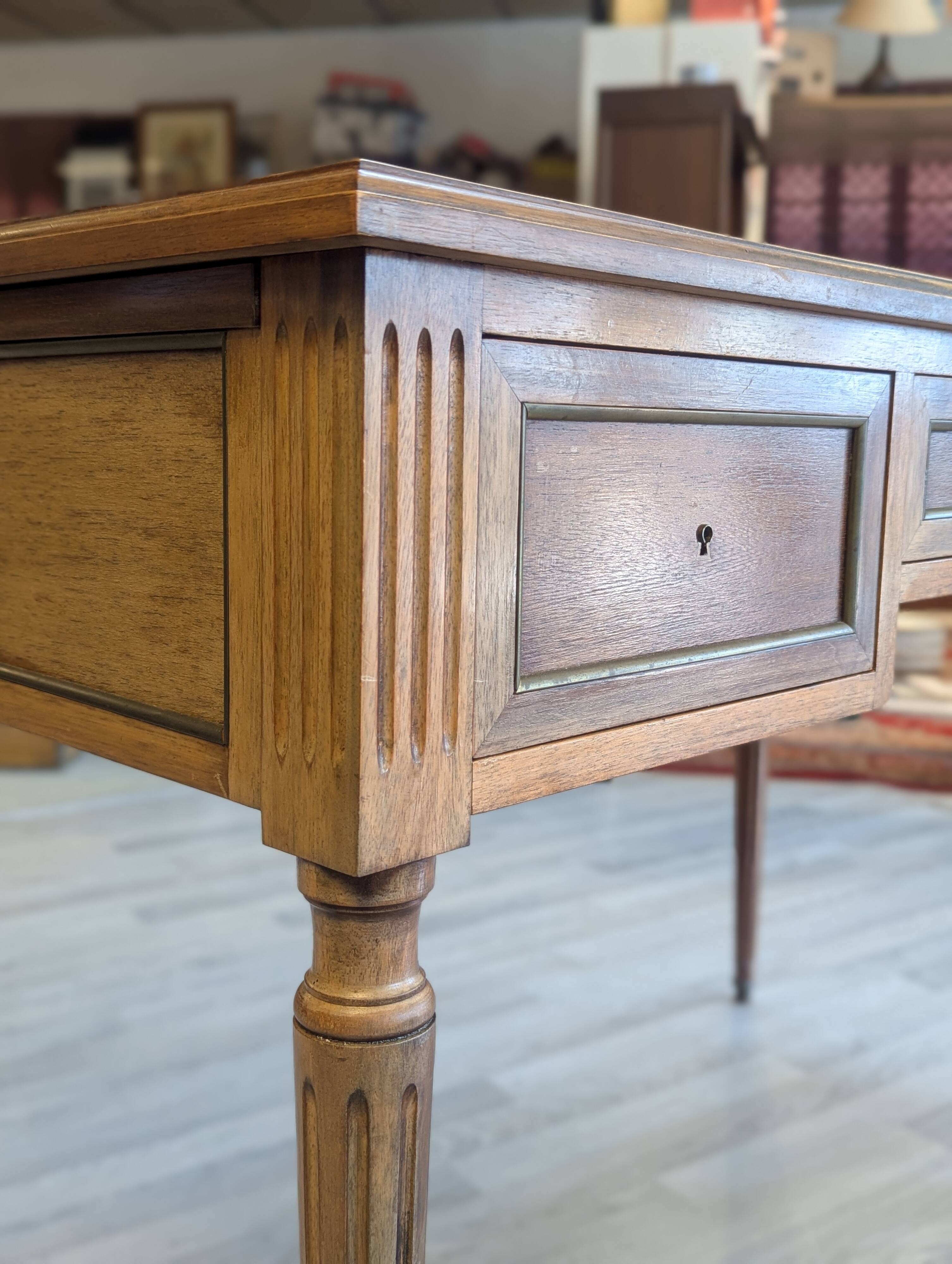 Bureau de style Louis XVI