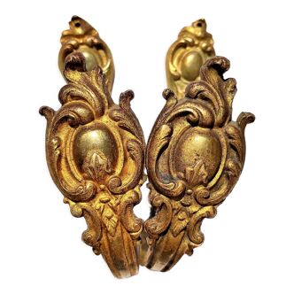 Old curtain kiss in gilded bronze