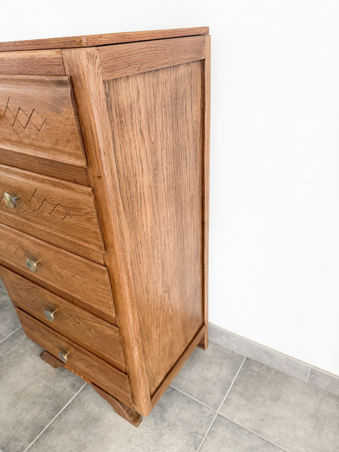 Oak chest of drawers with 5 drawers