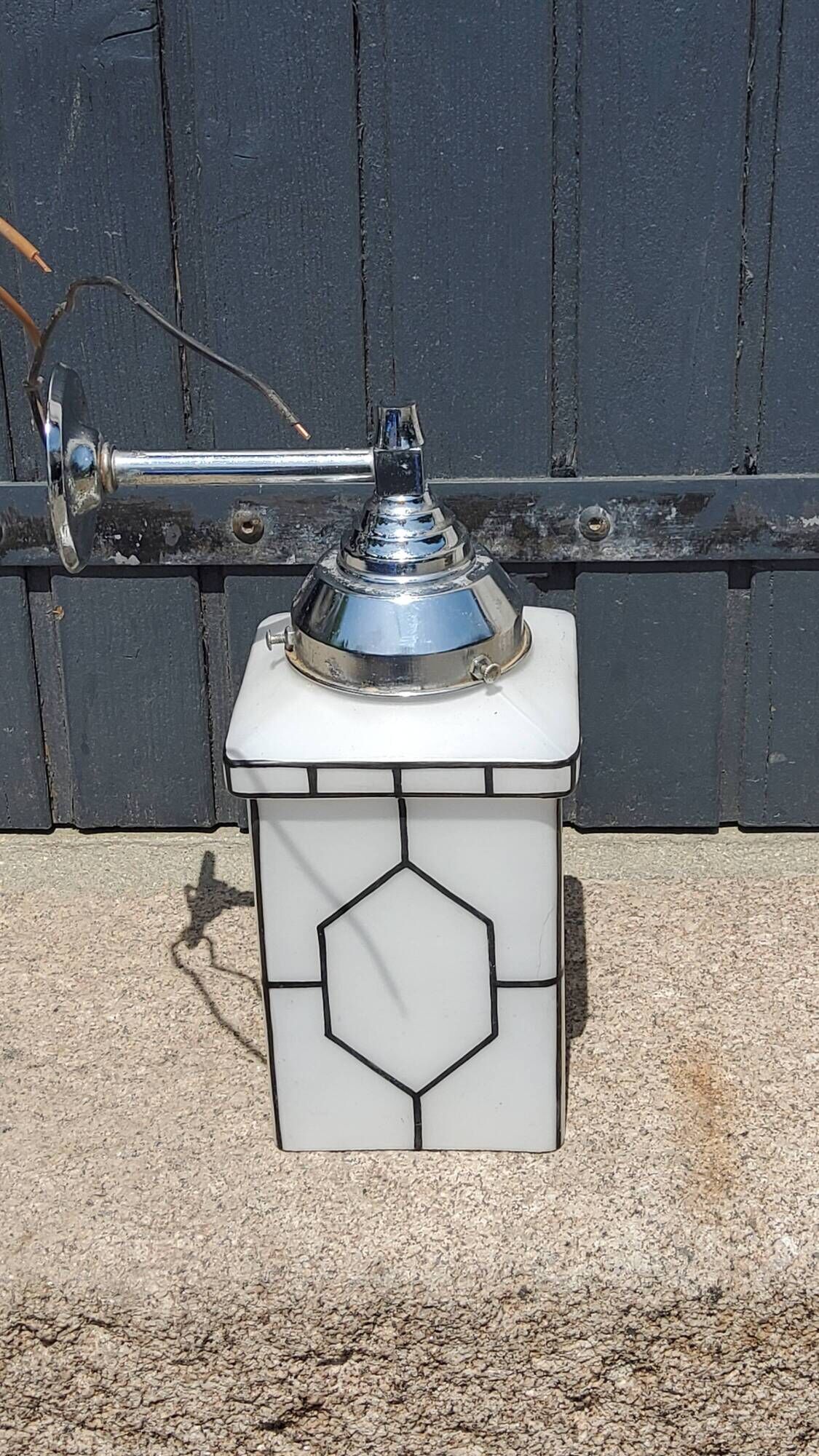 Art deco wall lamp in chromed metal and enamelled opaline glass