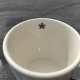 Mugs 1 at the base 1 circle black, 1 at the base 1 circle blue