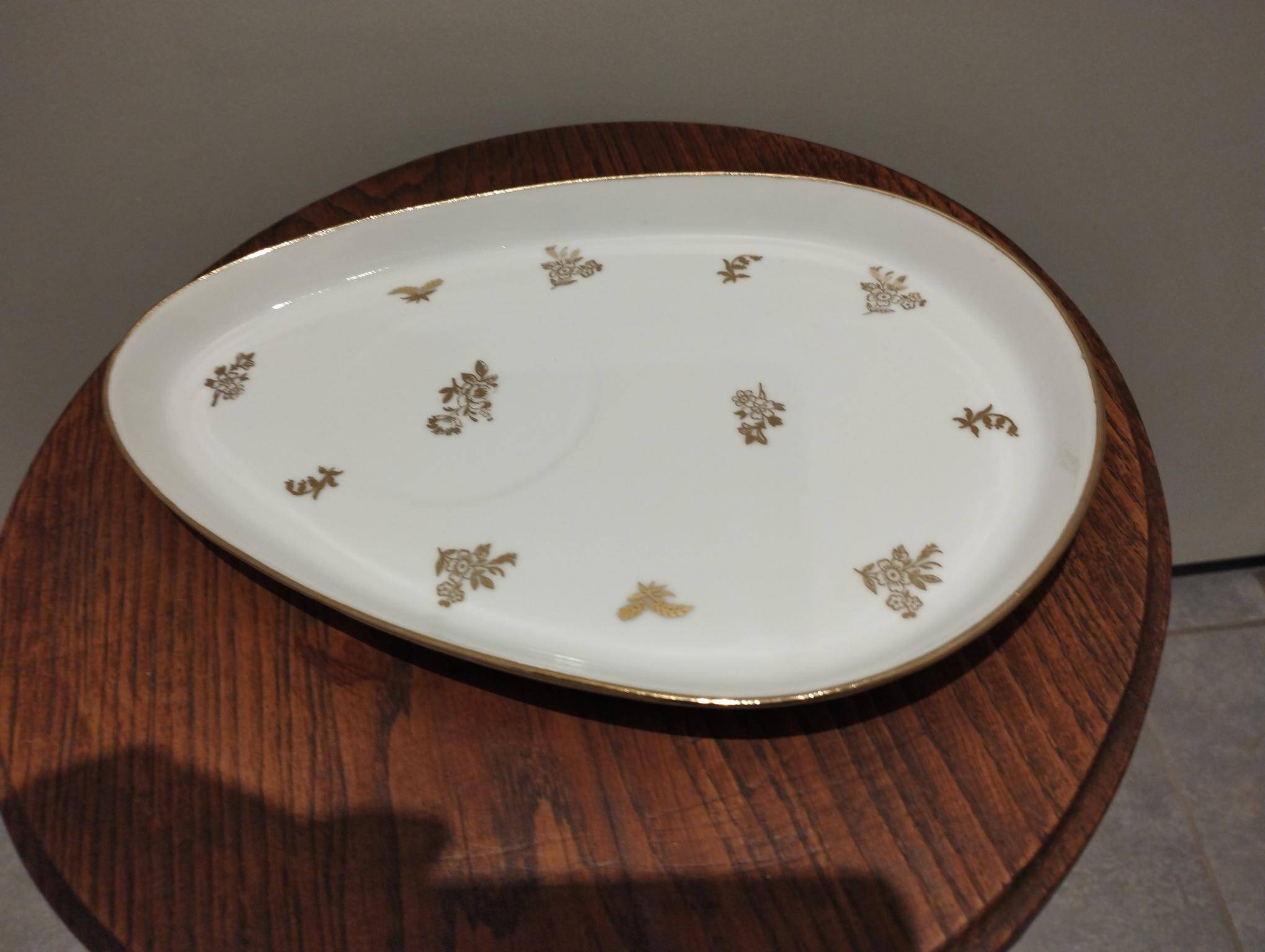Limoges porcelain cup and tray: a selfish one