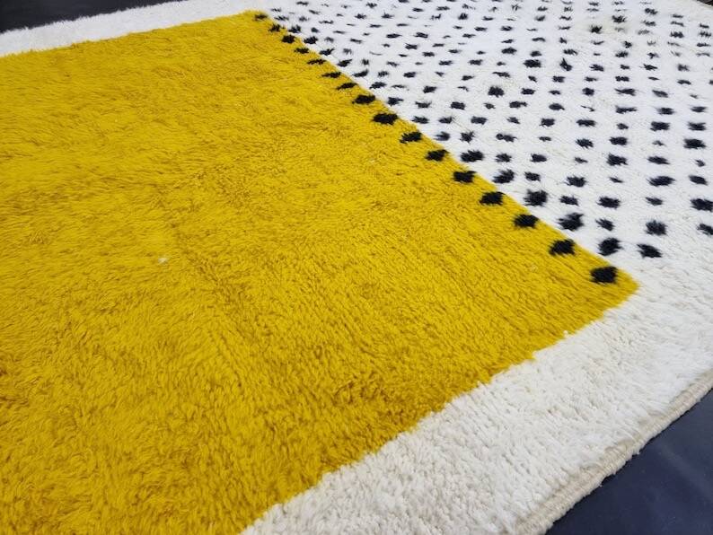 Handmade traditional natural wool rug size 2/3 m