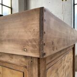 Trading counter central island pine