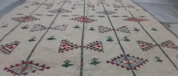 Tapis blanc berbère traditionnel multicolore 200×105cm