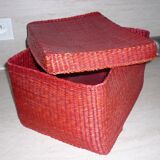 Boite en osier tressé rose-rouge