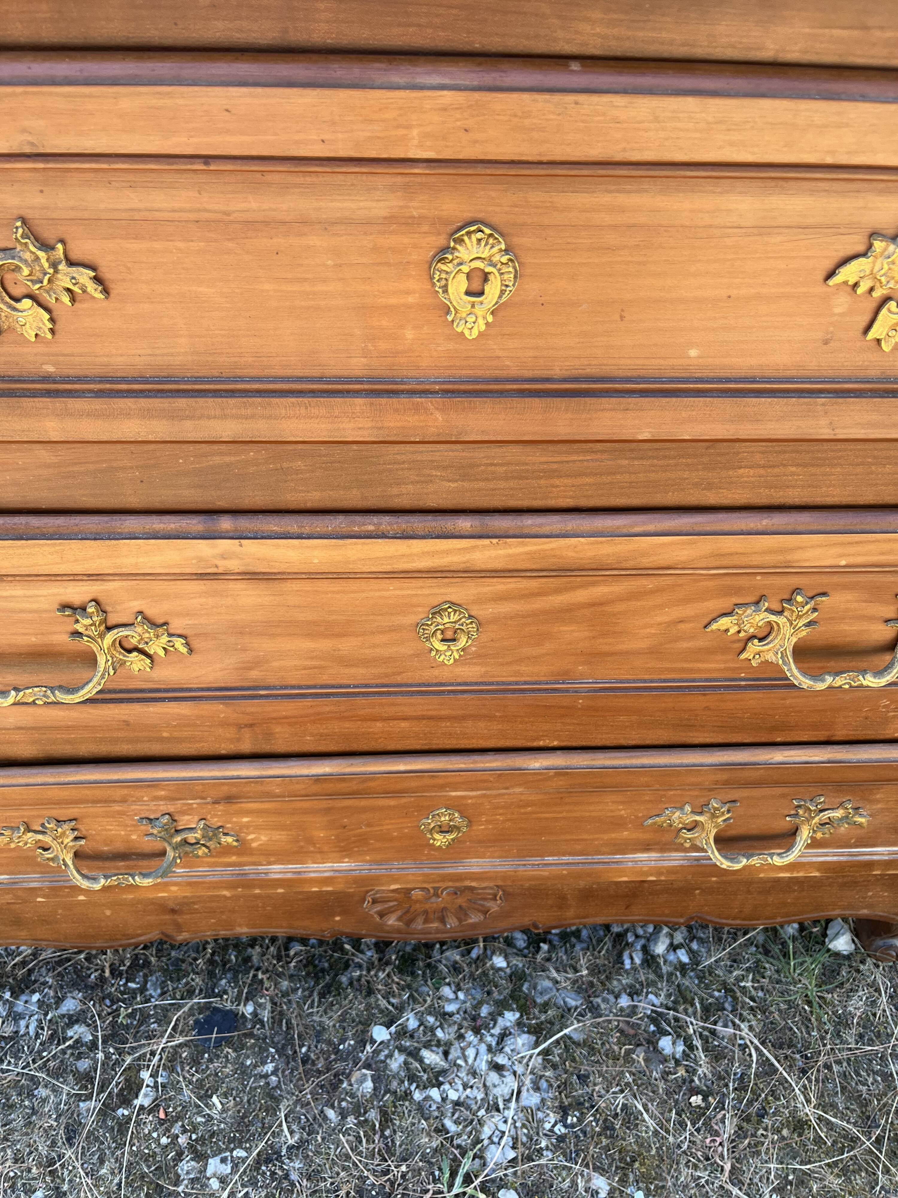 Commode style Louis XV